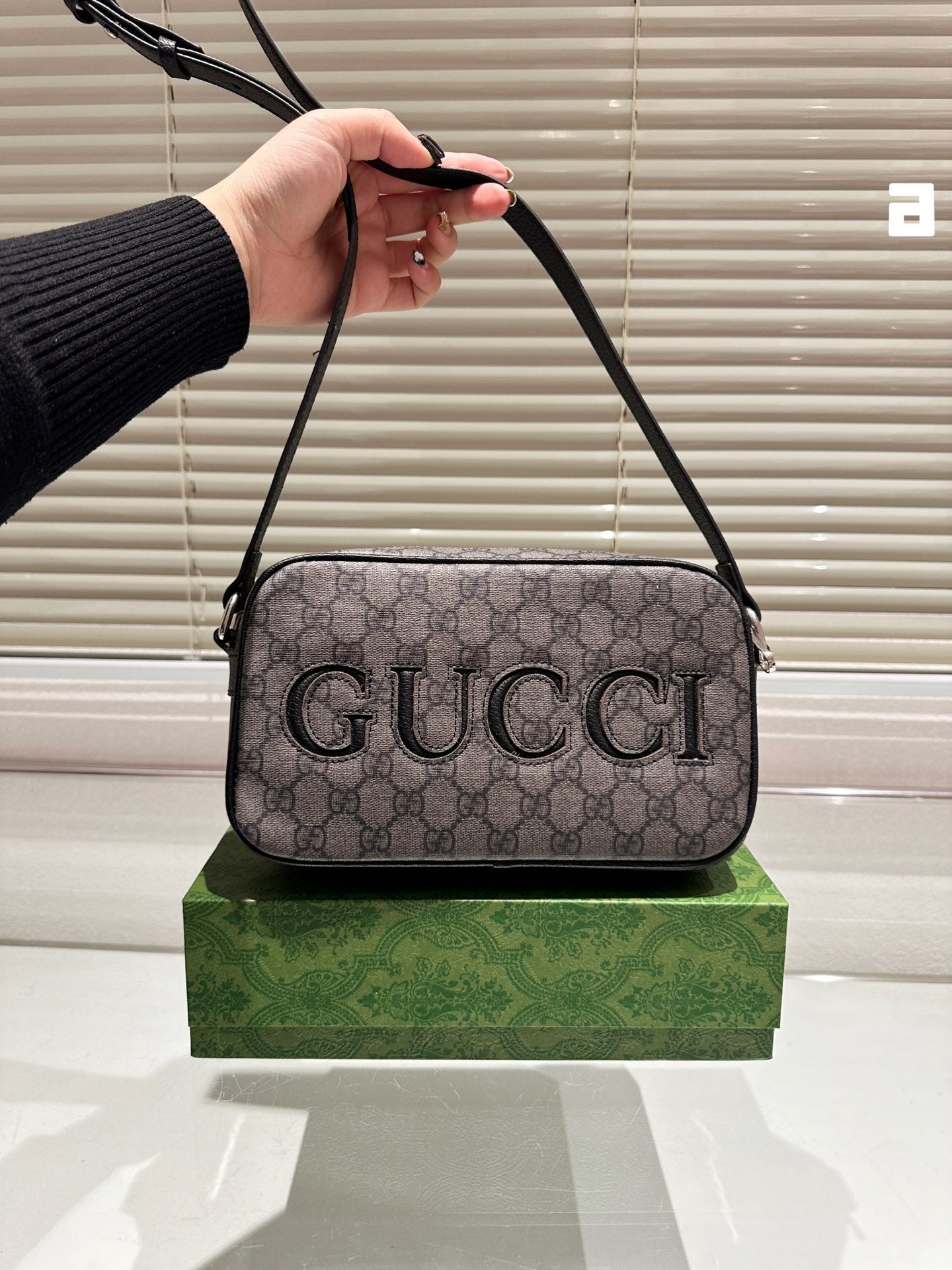 GUCCI-859