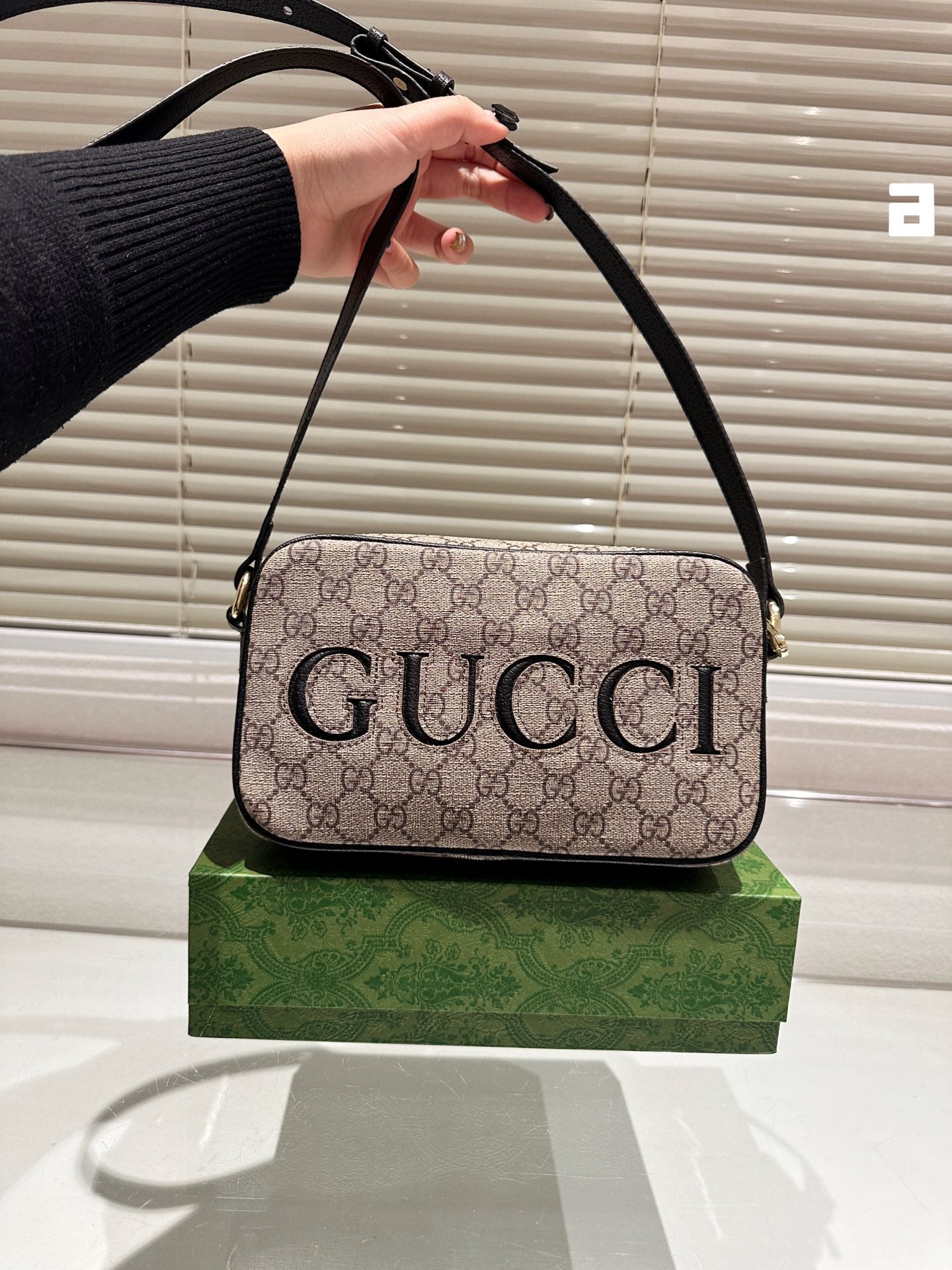 GUCCI-859
