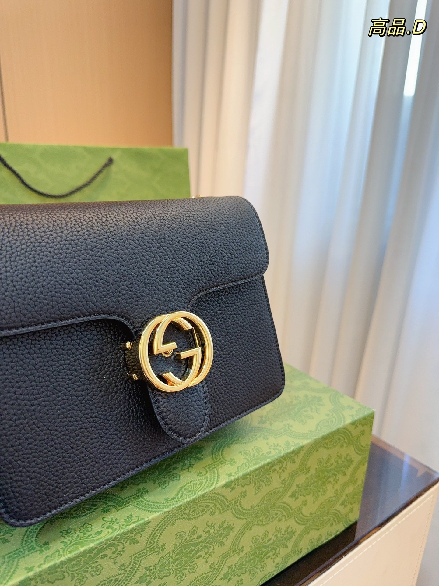 GUCCI-1046