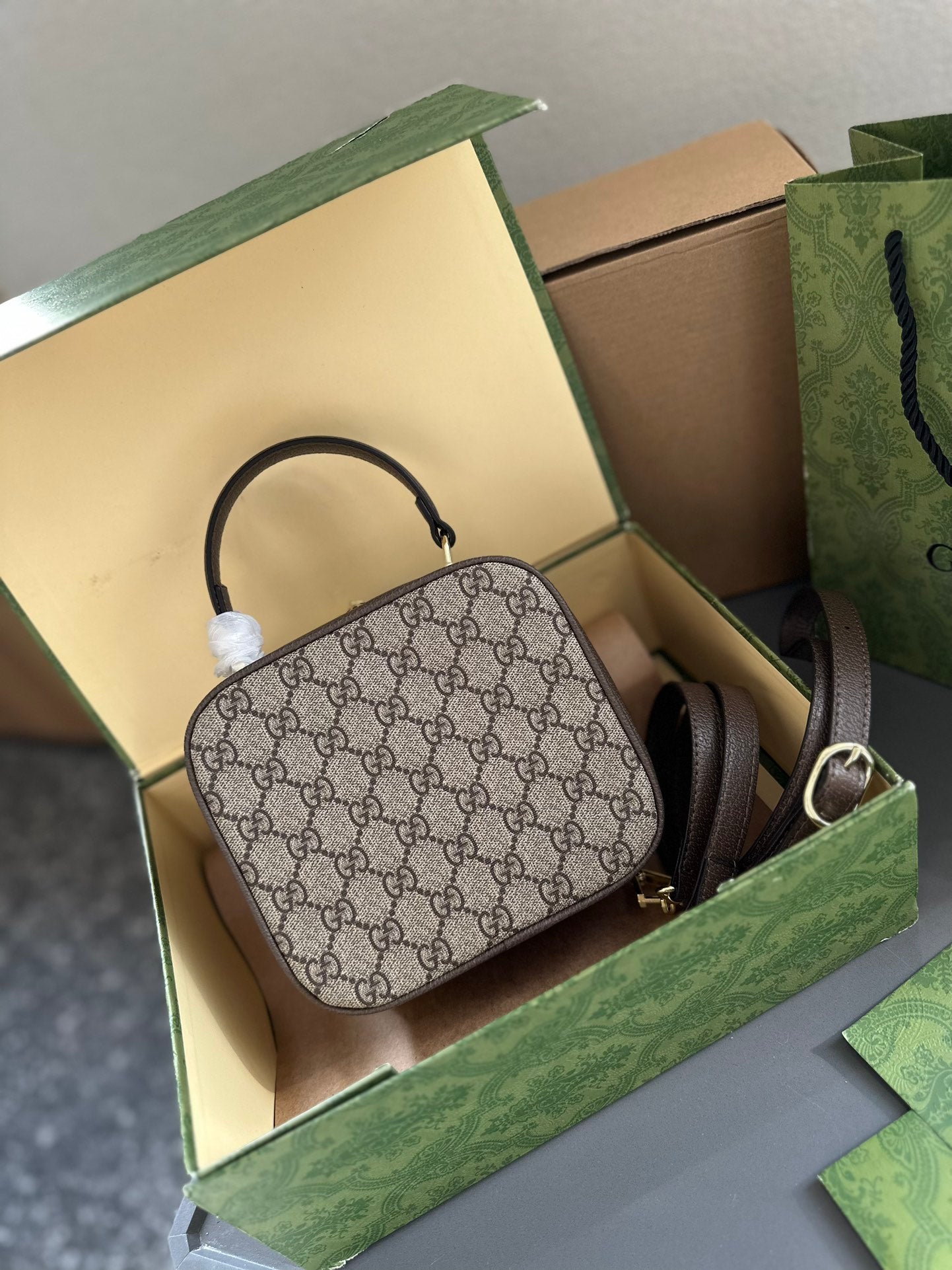 GUCCI-836