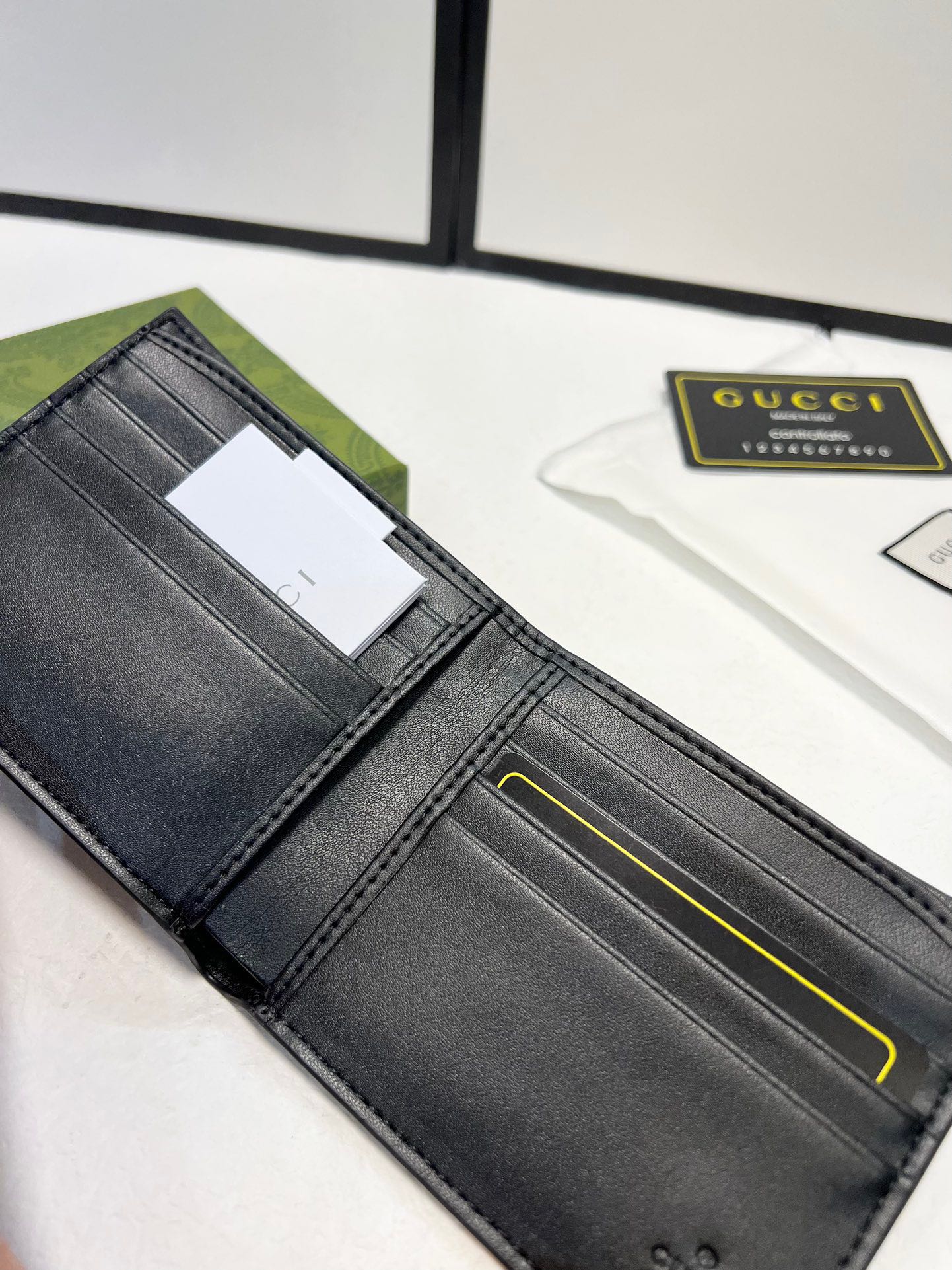GUCCI-782