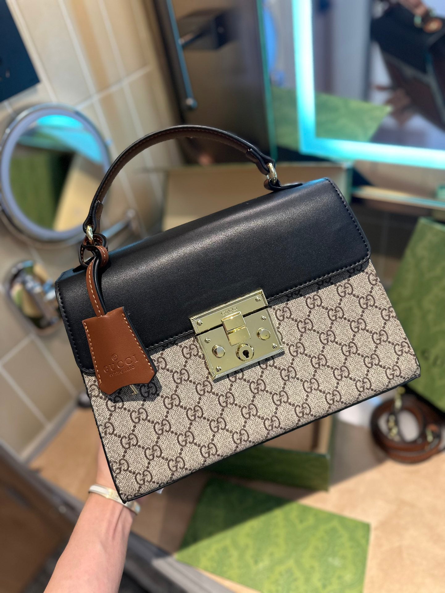 GUCCI-834