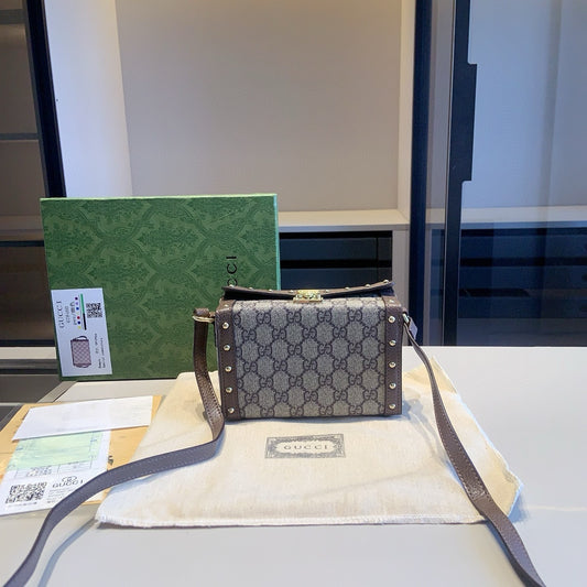 GUCCI-842