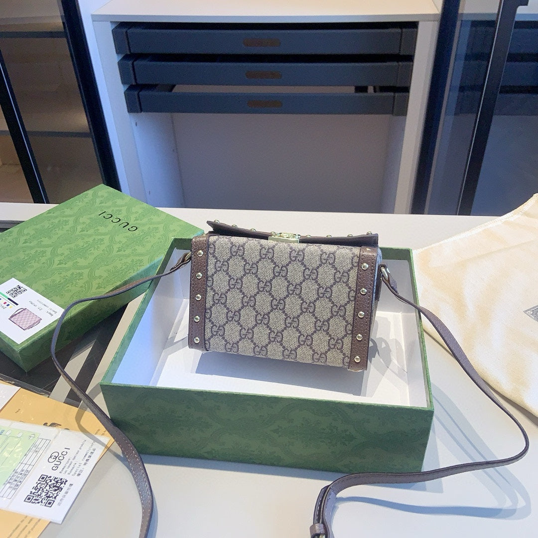 GUCCI-842