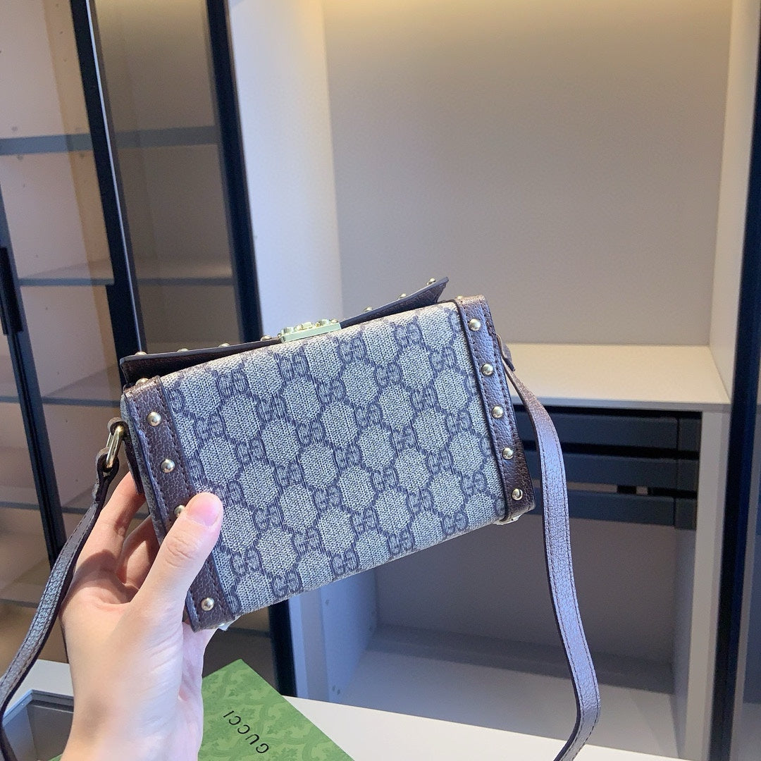 GUCCI-842