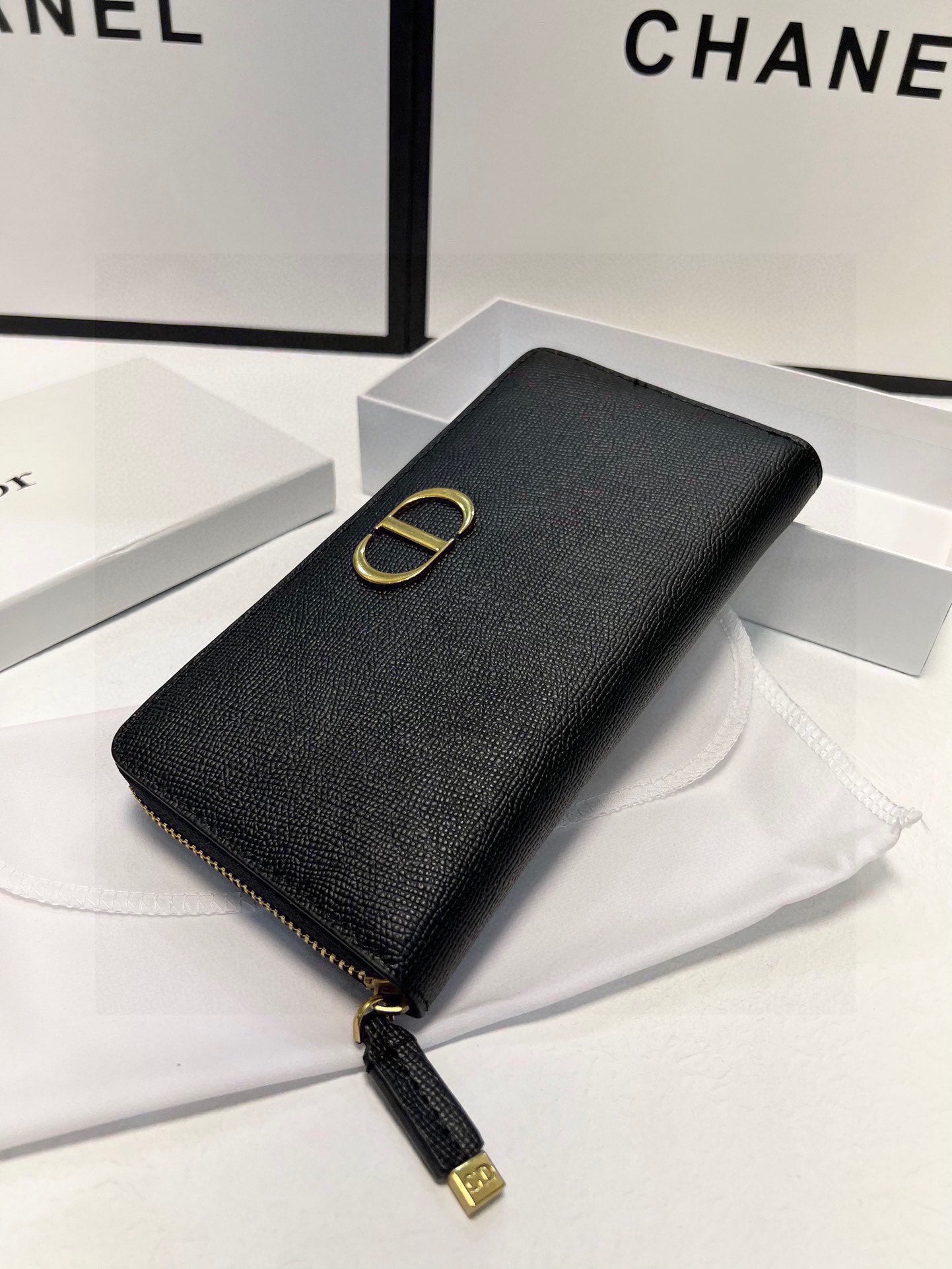 DIOR-451