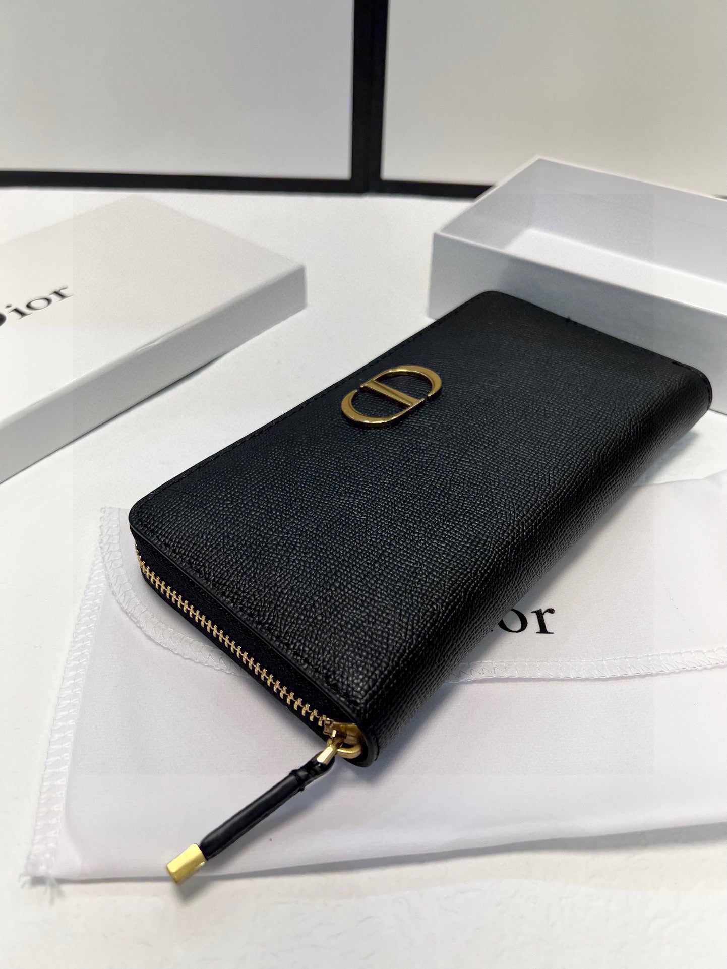 DIOR-451