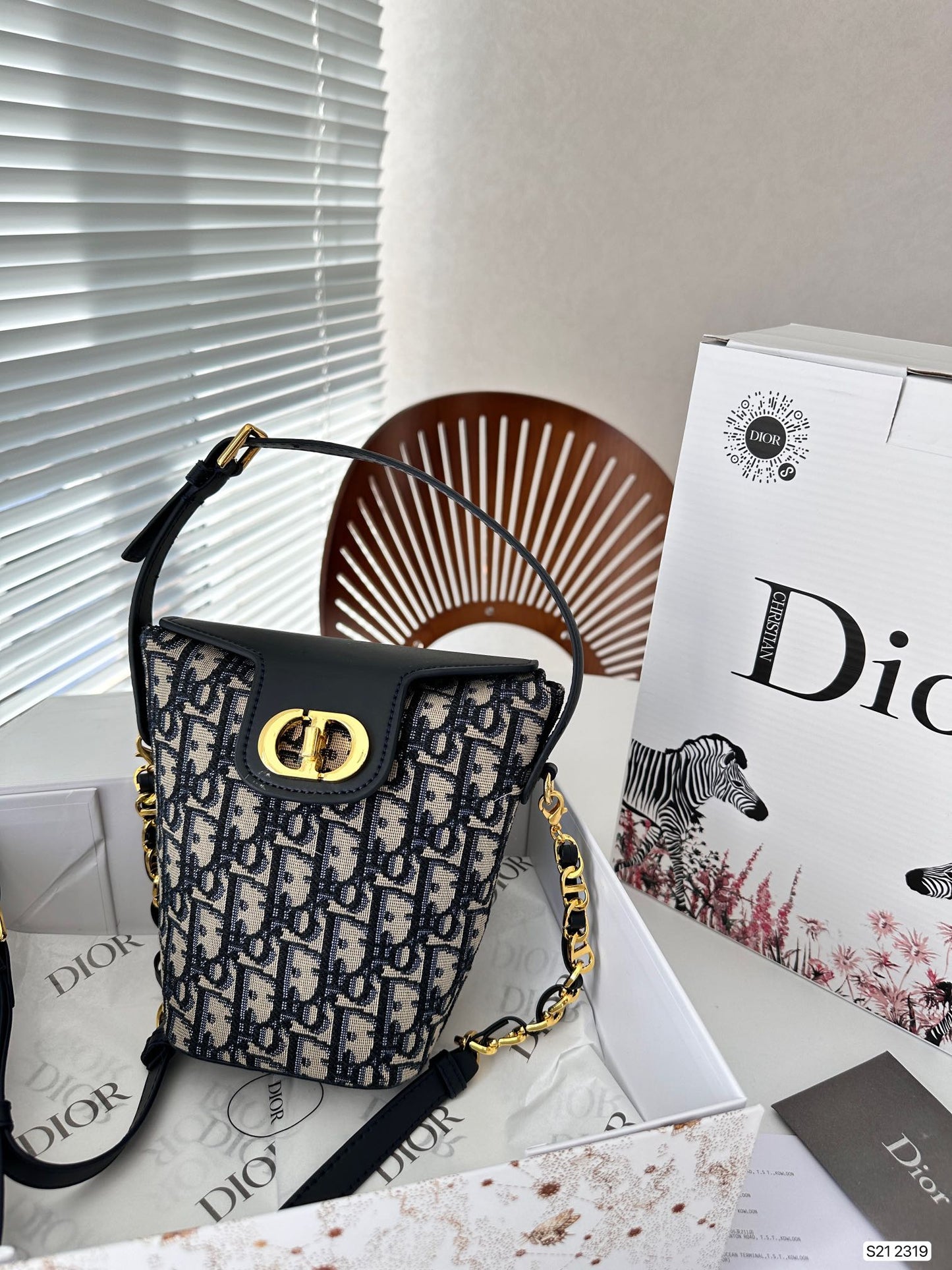 DIOR-525