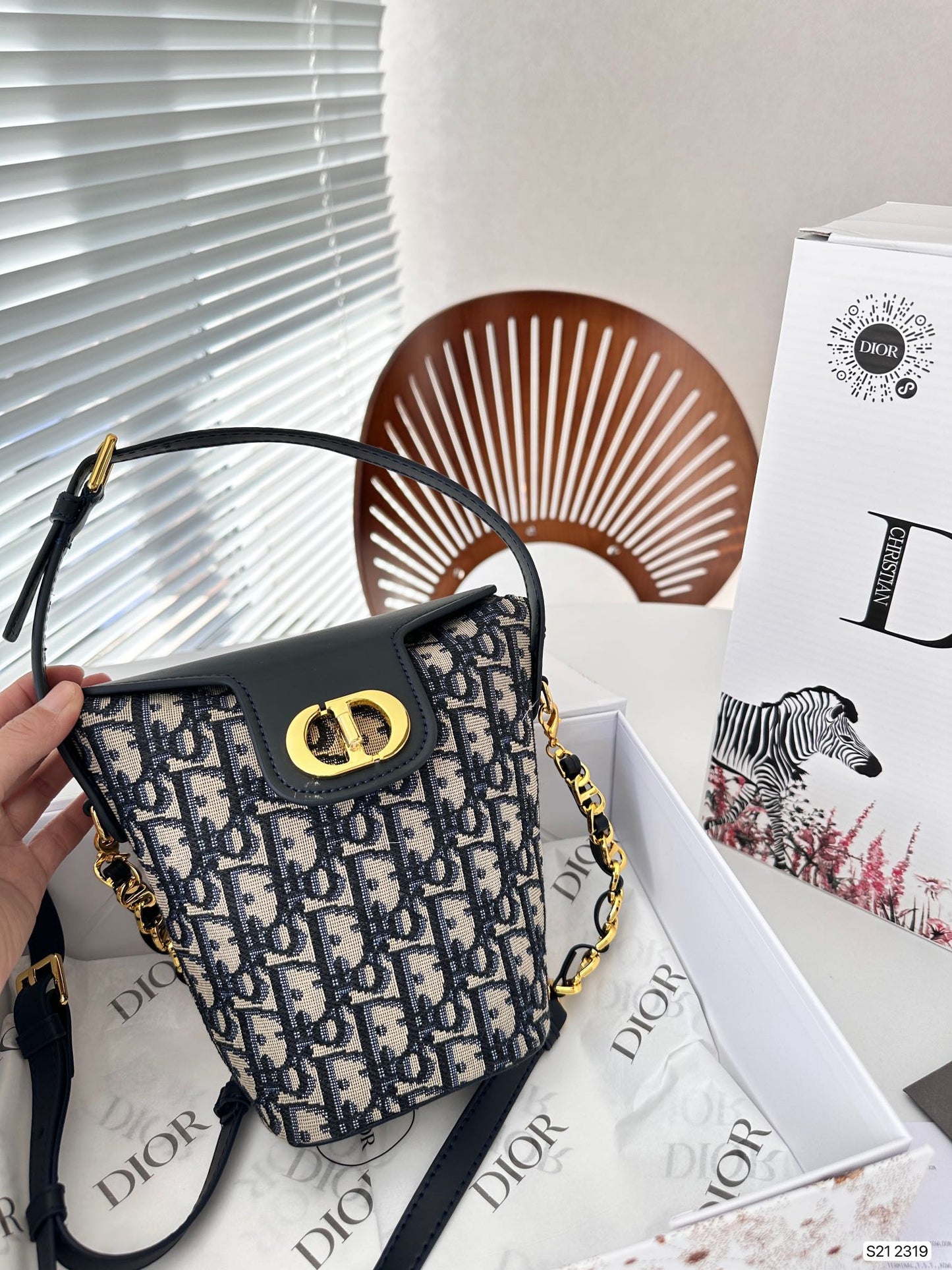 DIOR-525