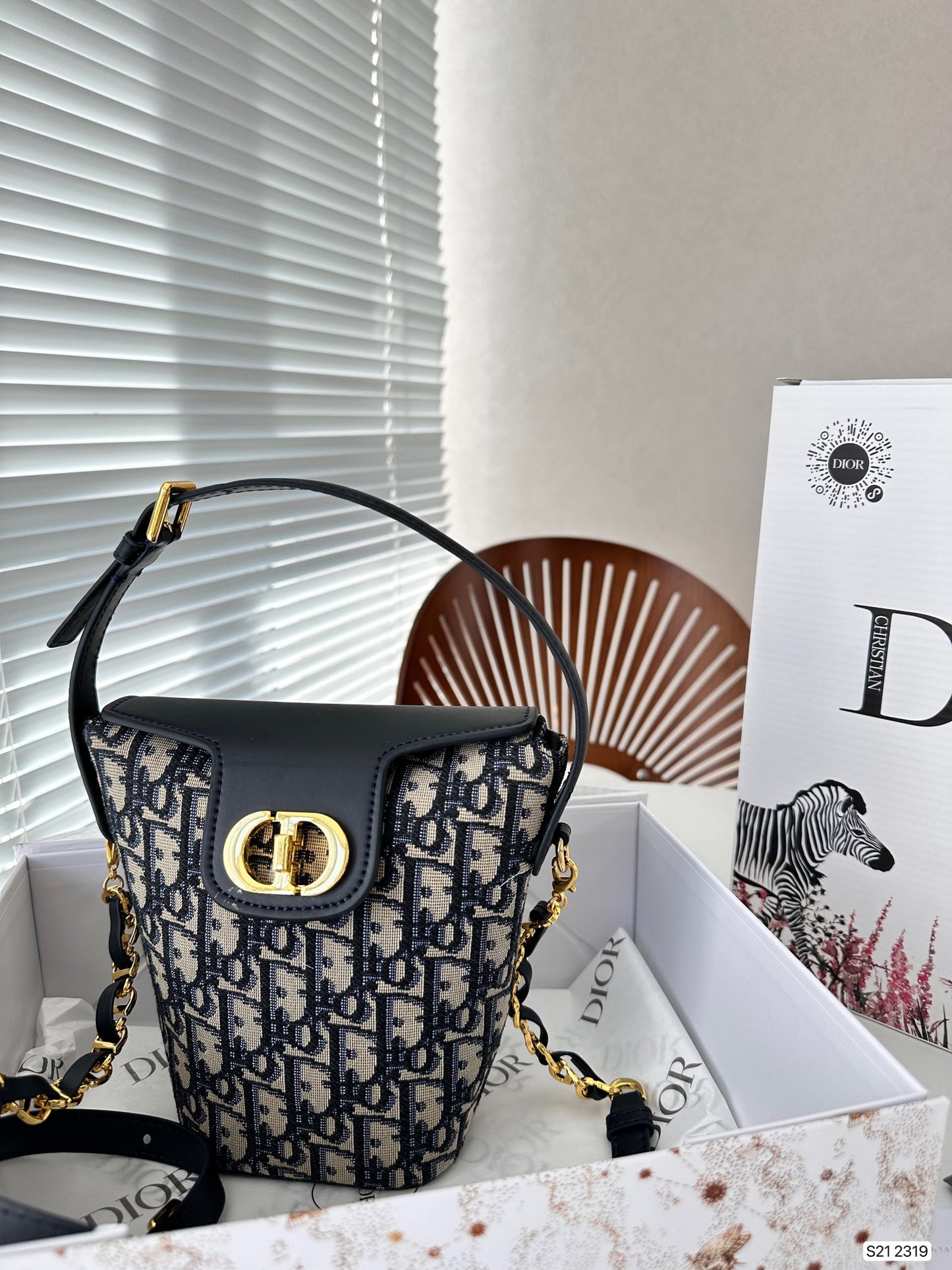 DIOR-525