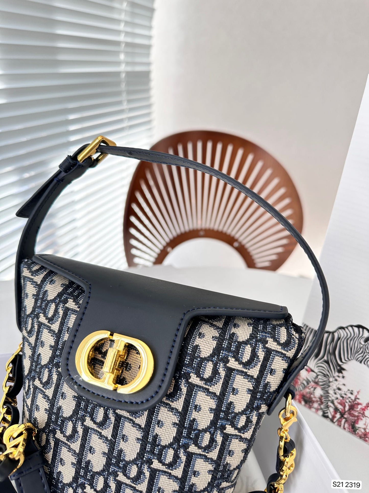DIOR-525