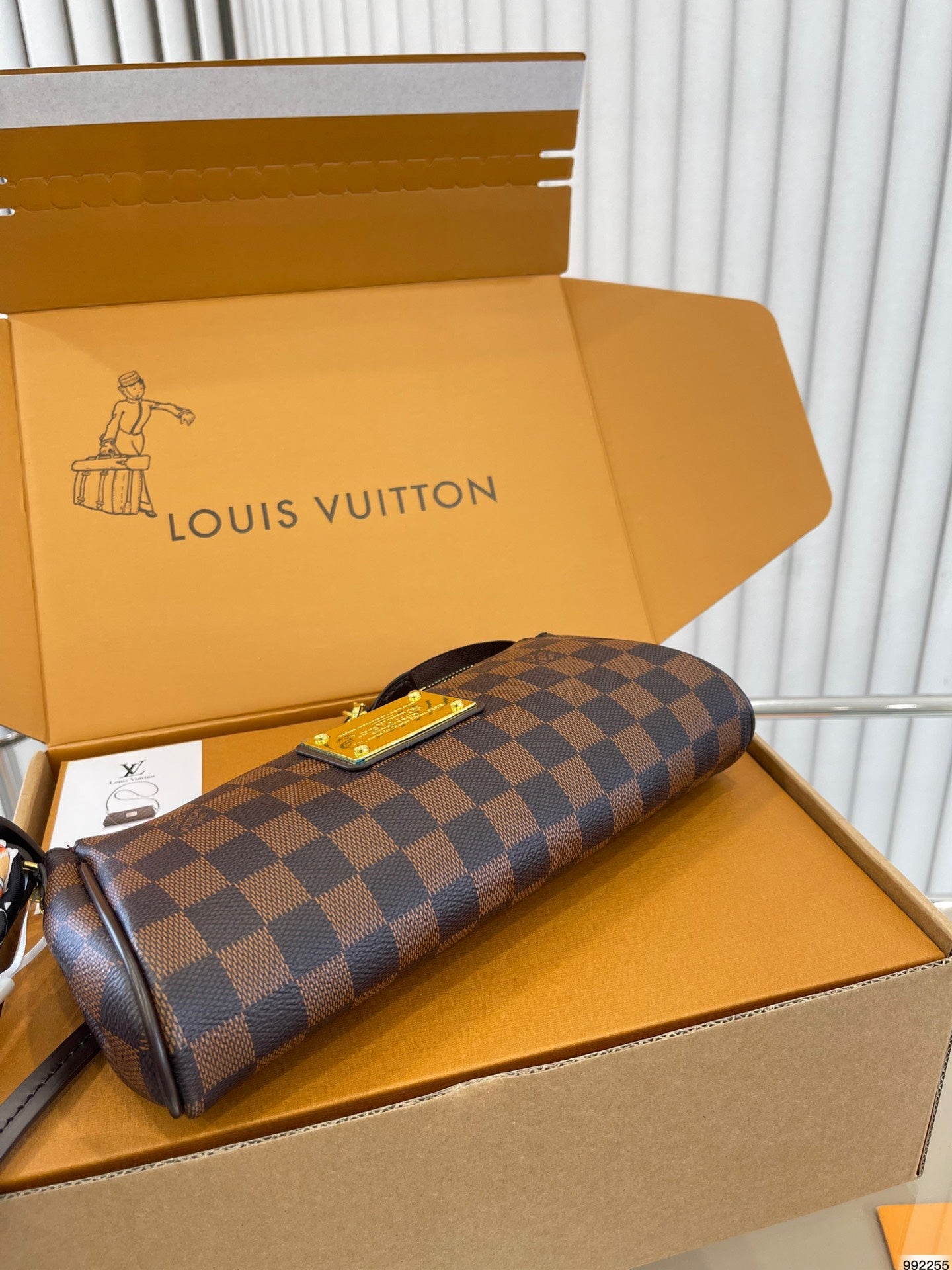 LV-BAG880
