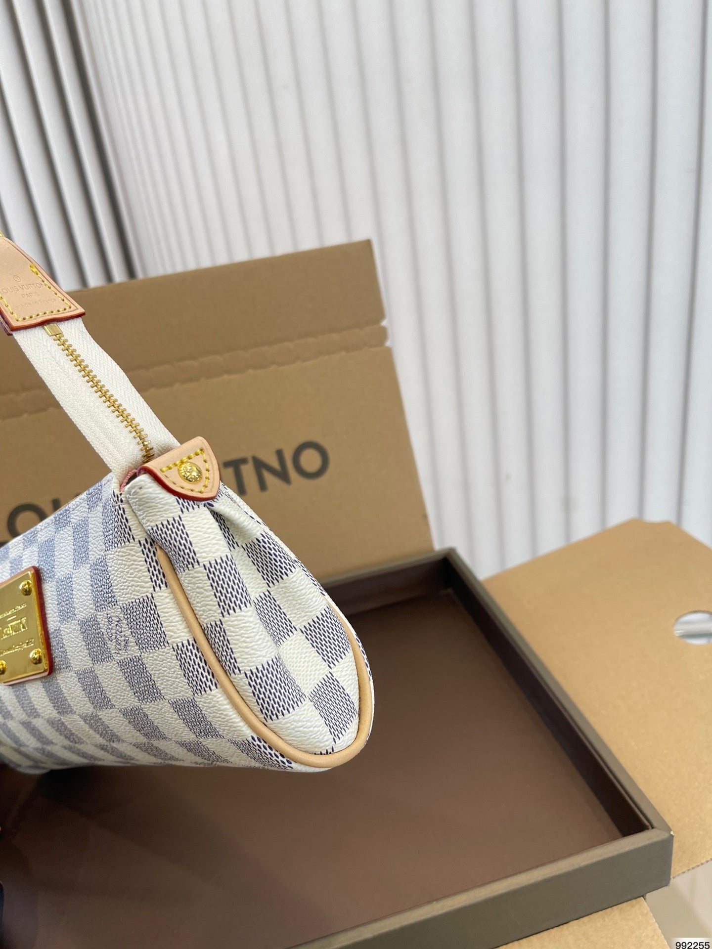 LV-BAG885