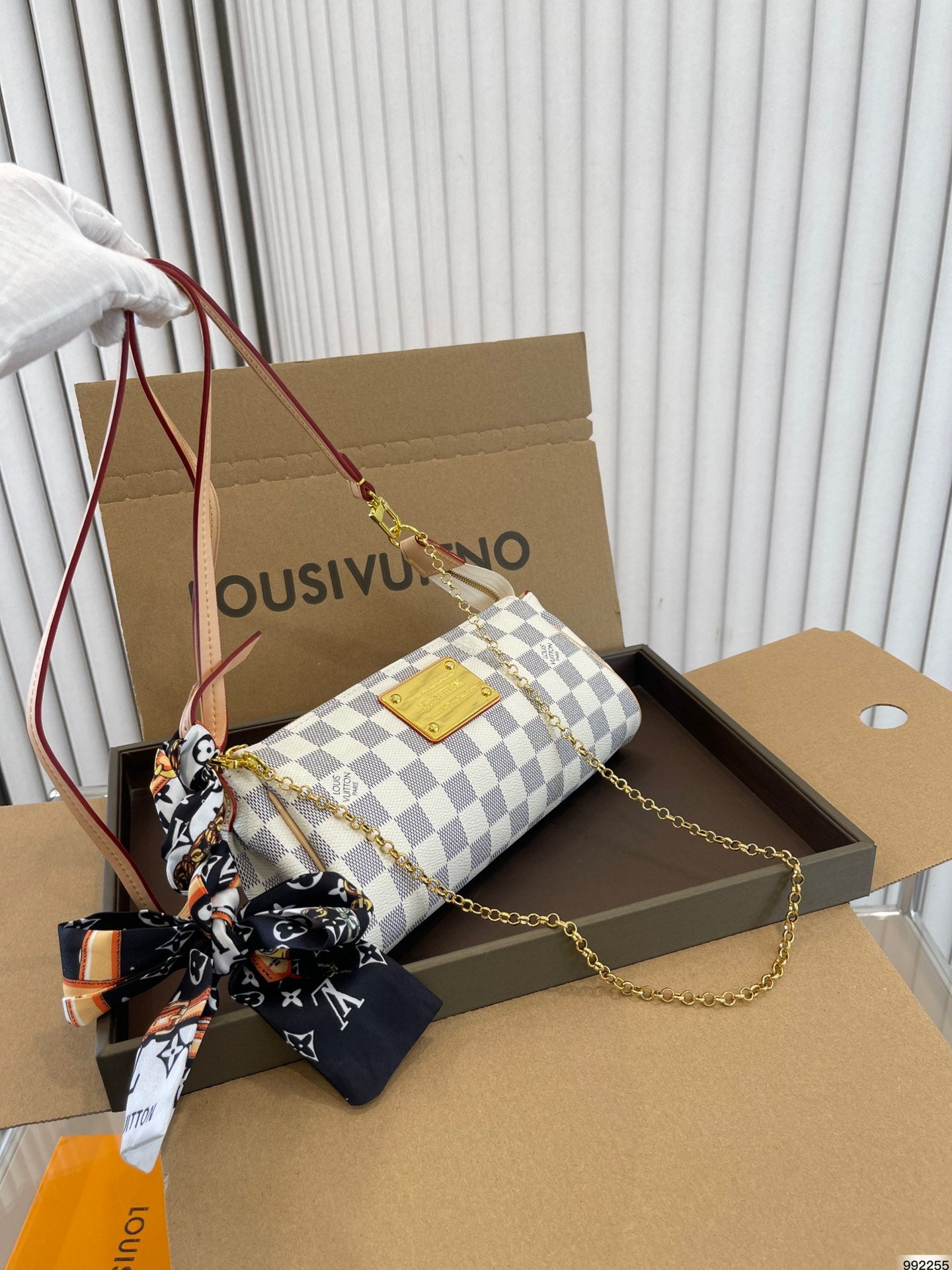 LV-BAG885