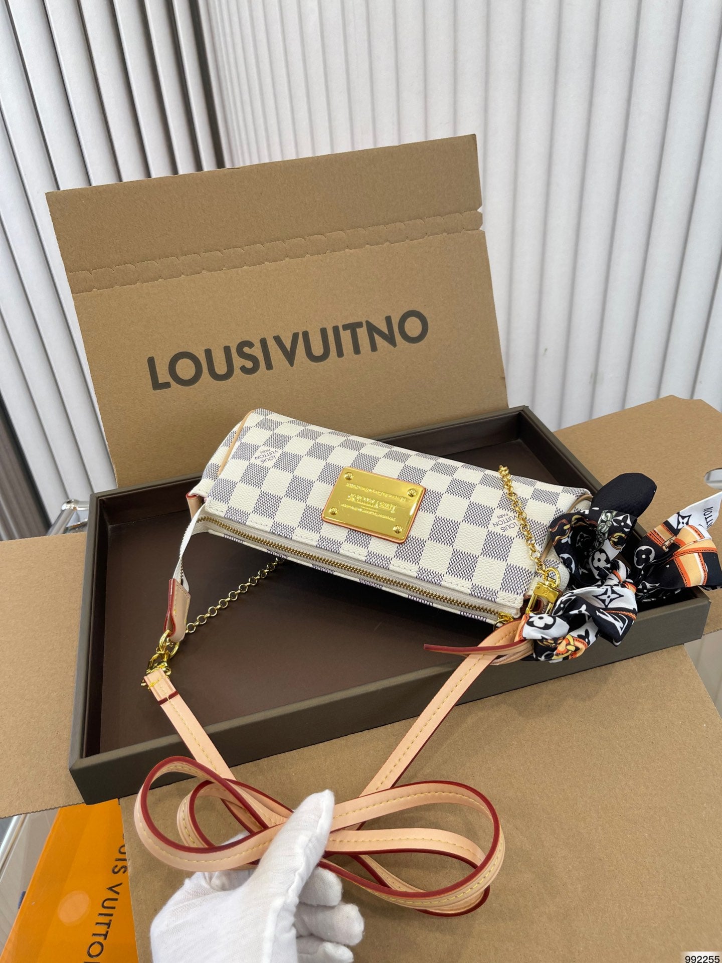 LV-BAG885