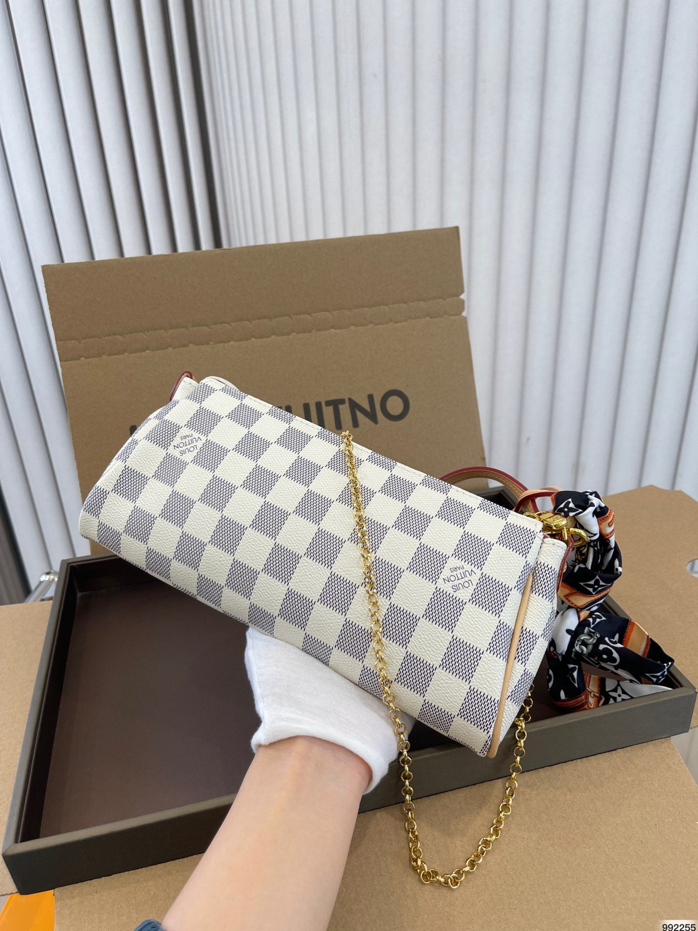 LV-BAG885