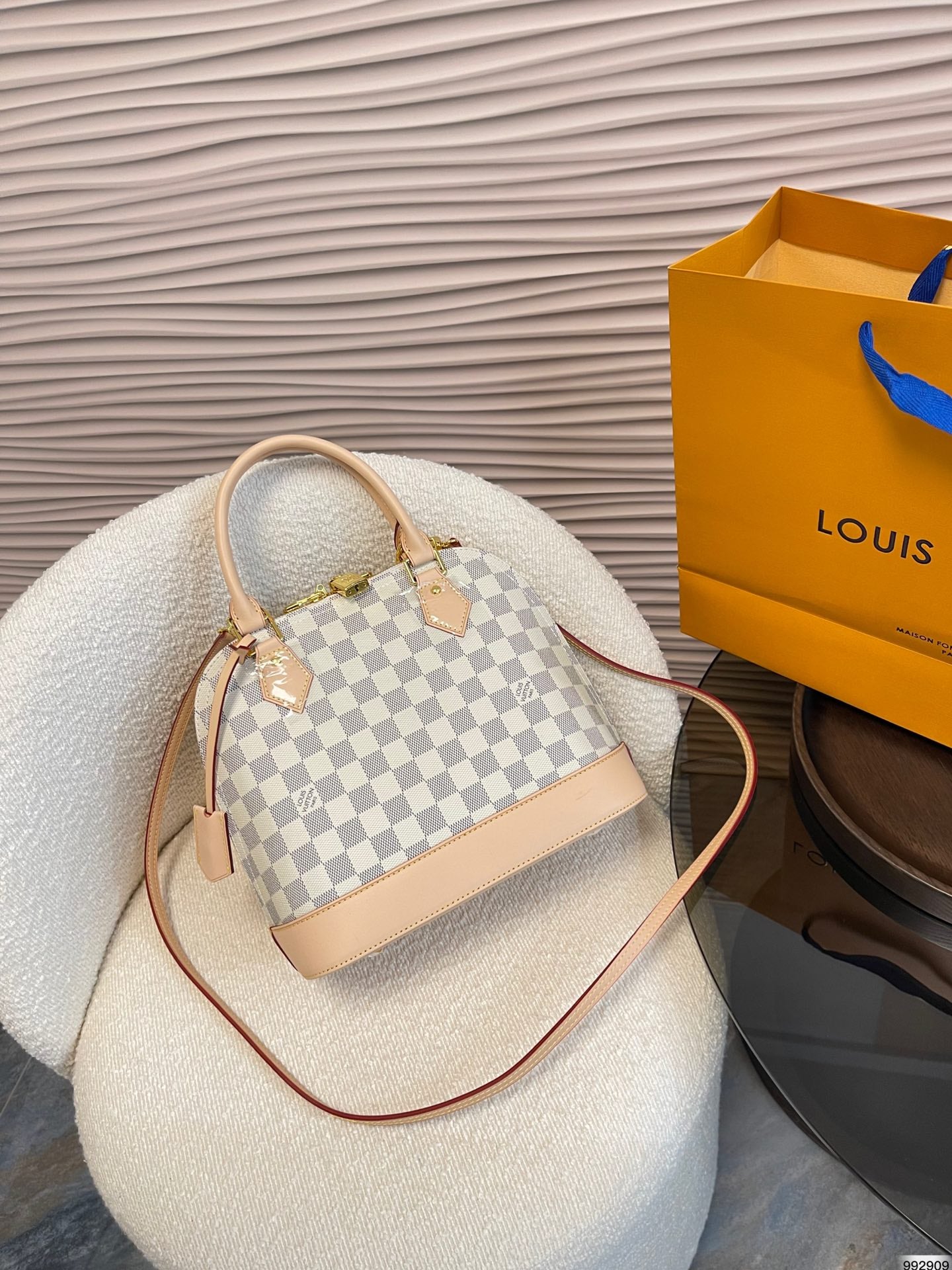 LV-BAG1050