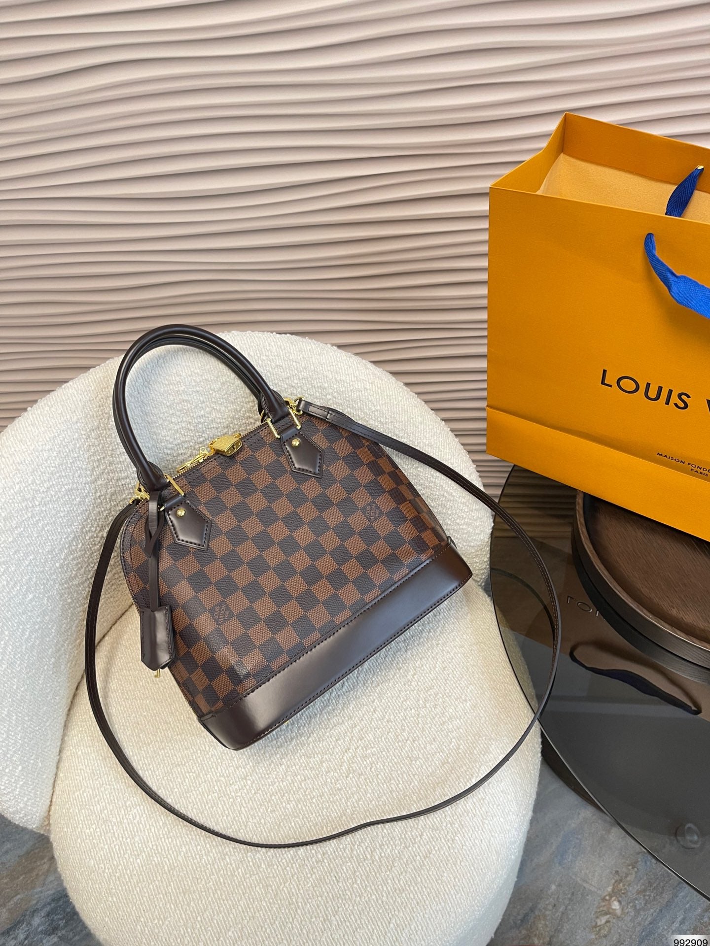 LV-BAG1050