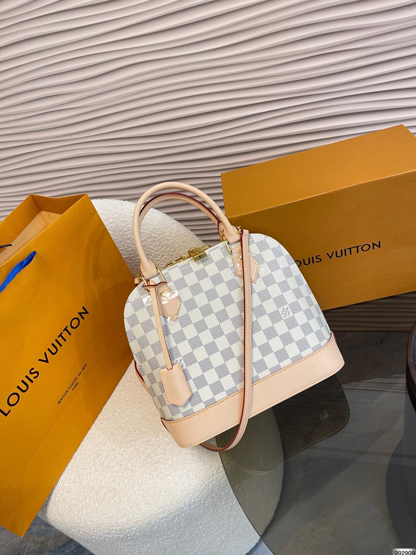 LV-BAG1050