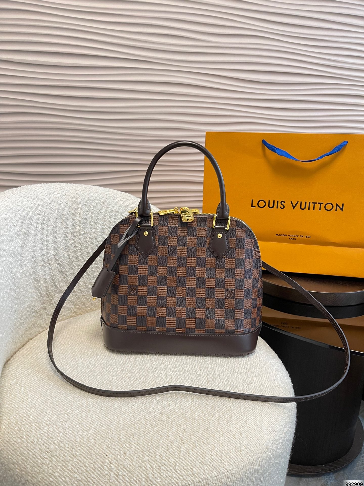LV-BAG1050