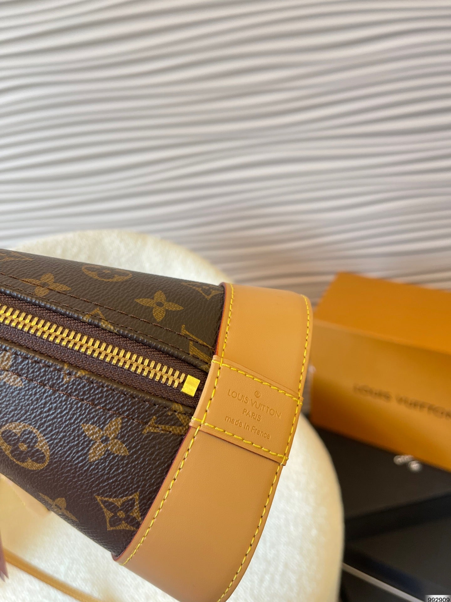 LV-BAG1047