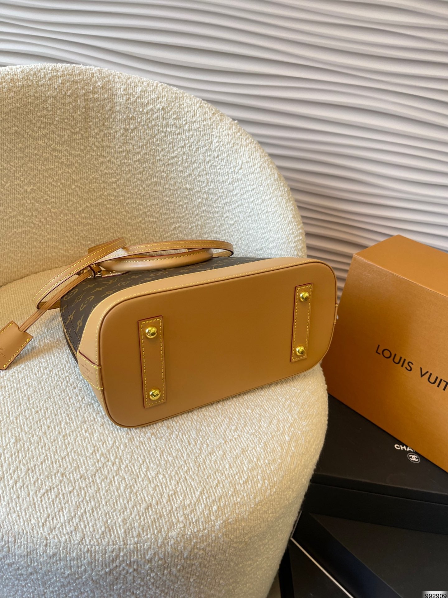 LV-BAG1047