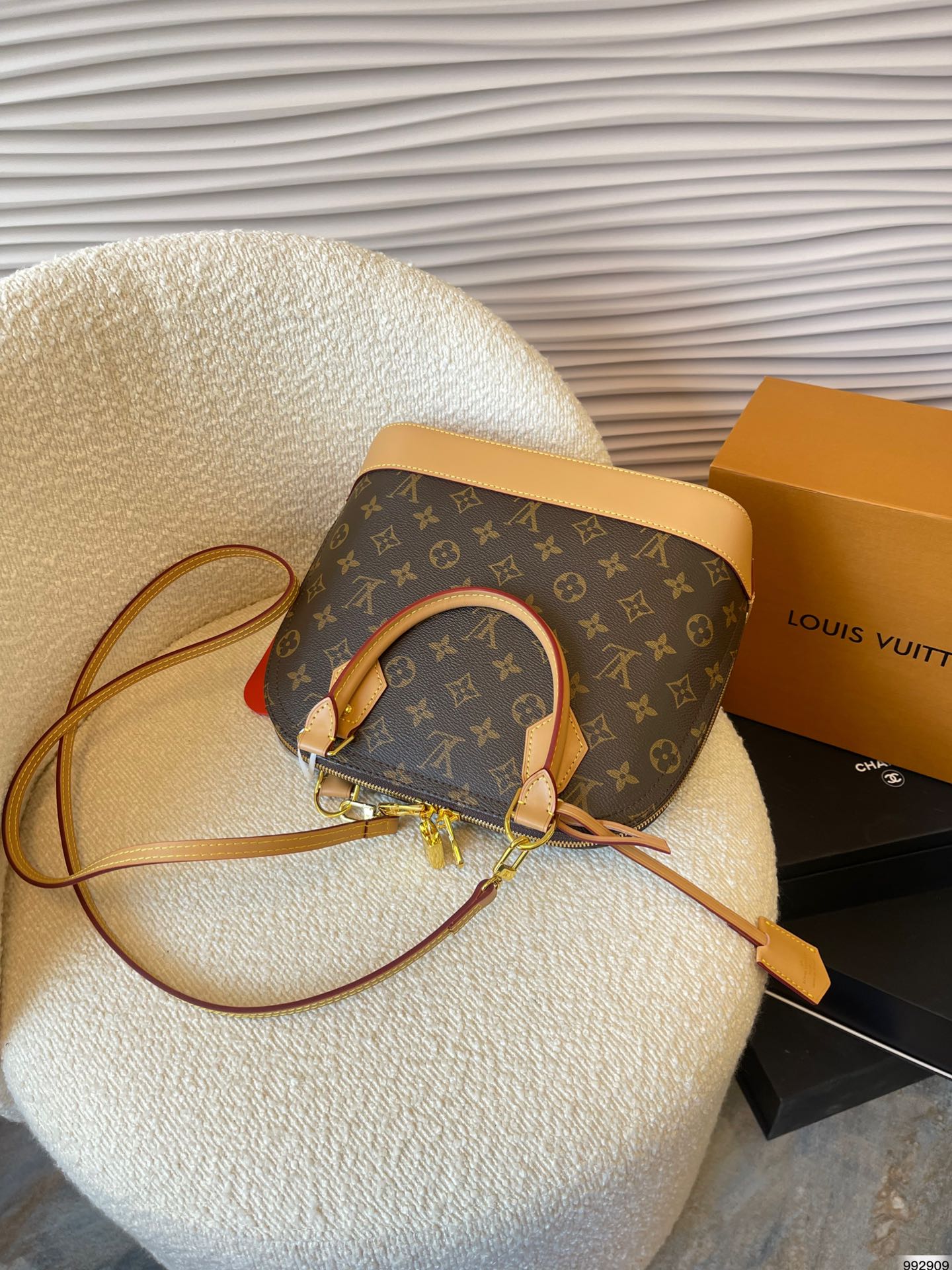 LV-BAG1047