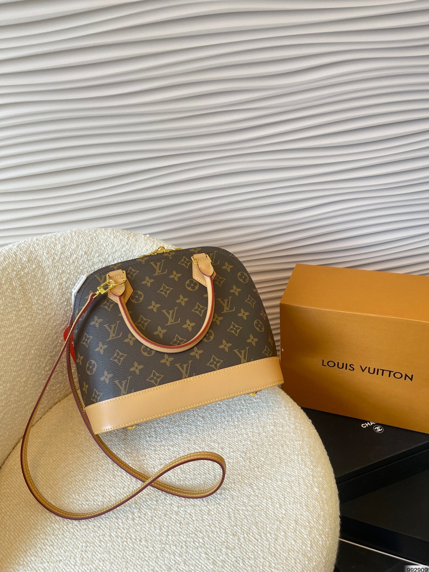 LV-BAG1047