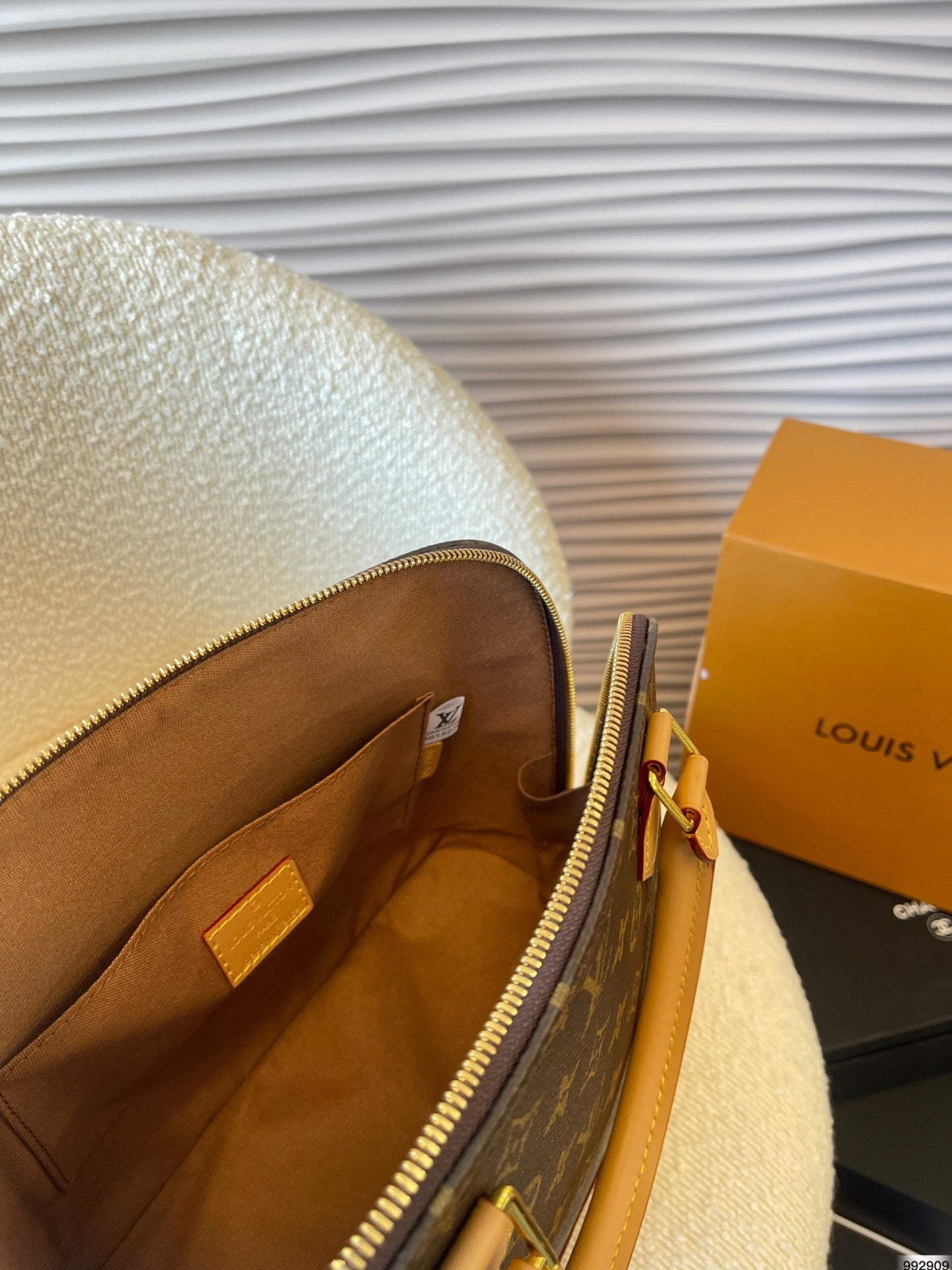 LV-BAG1047
