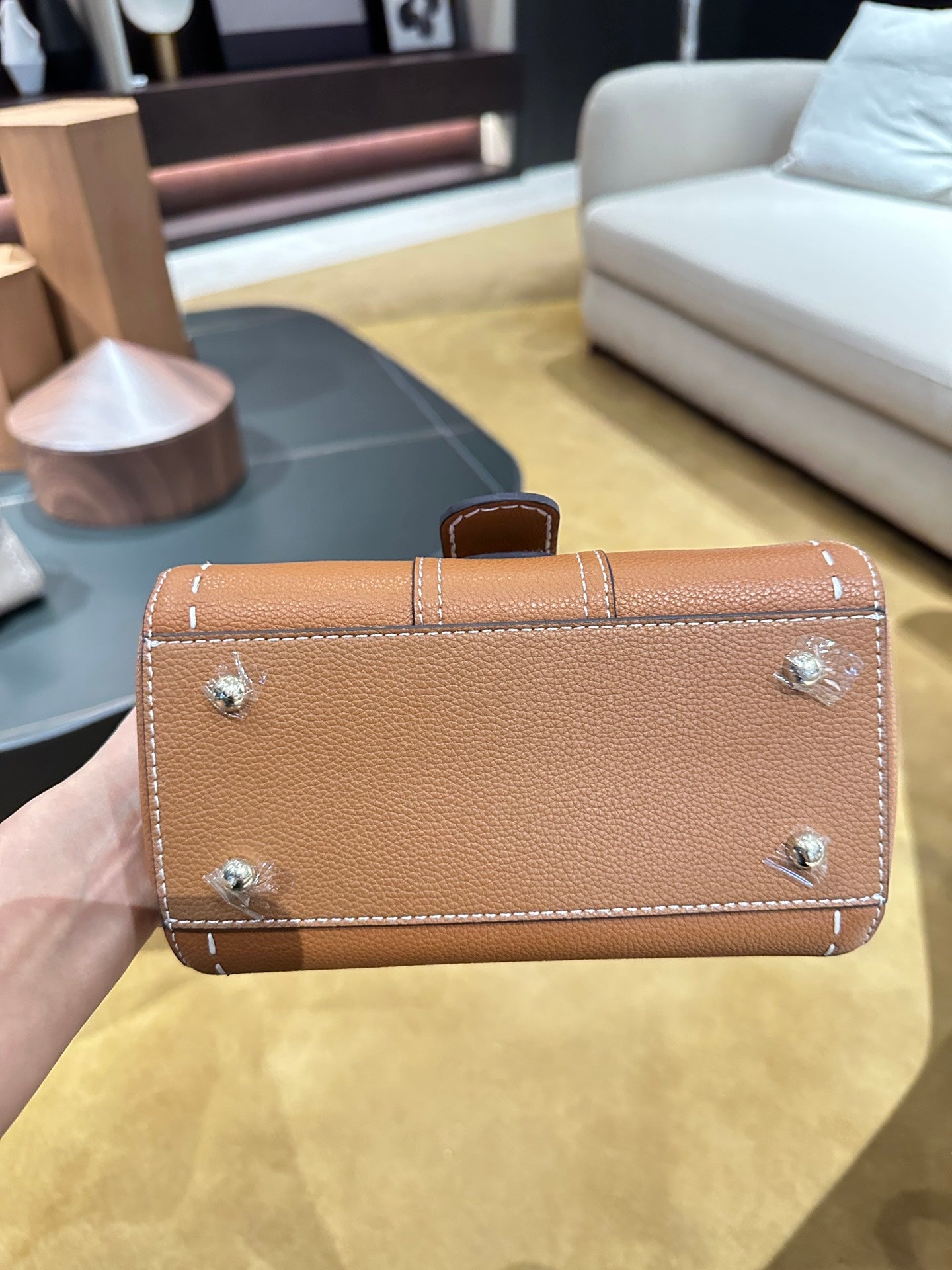 LV-BAG1072