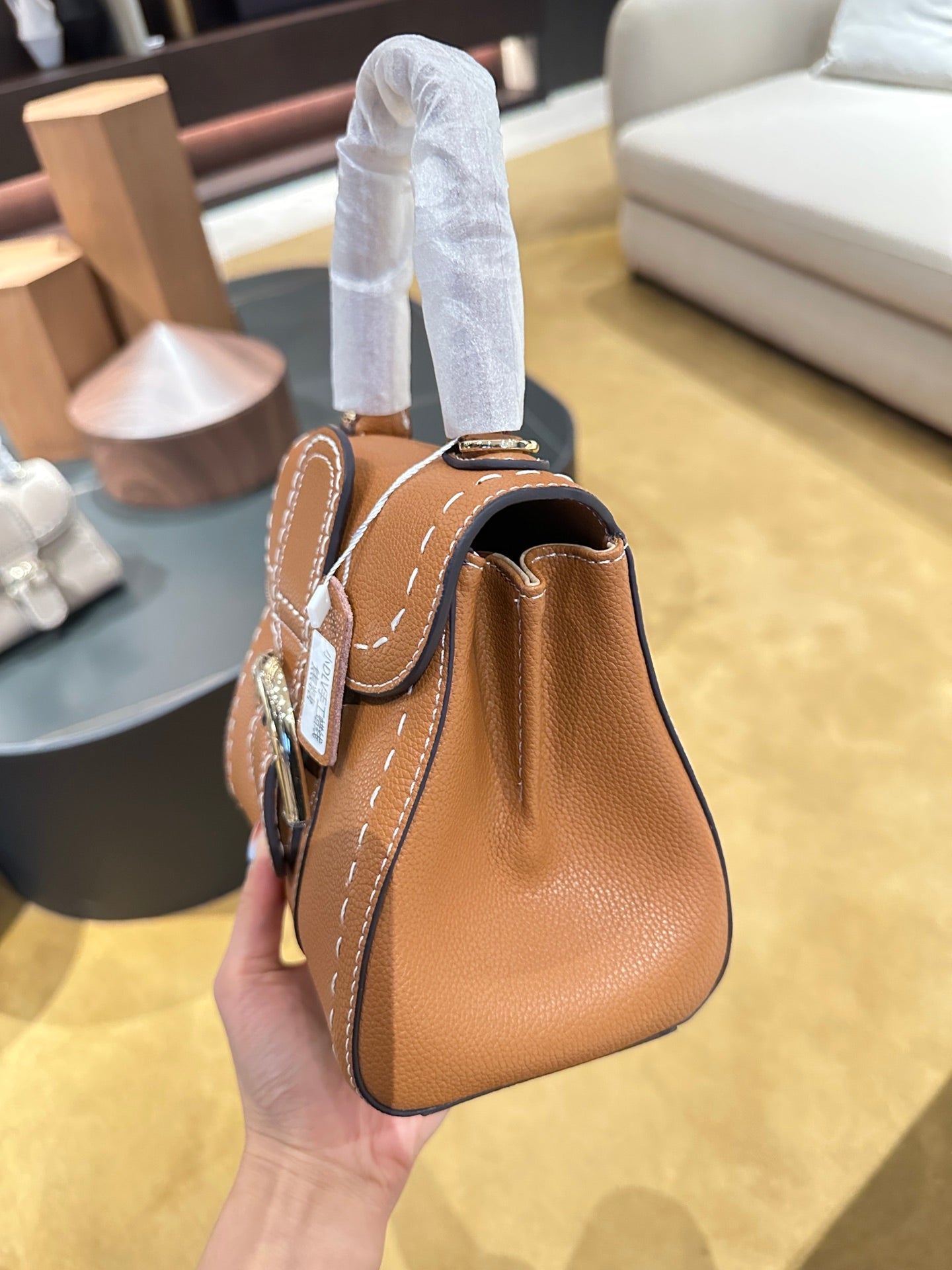 LV-BAG1072