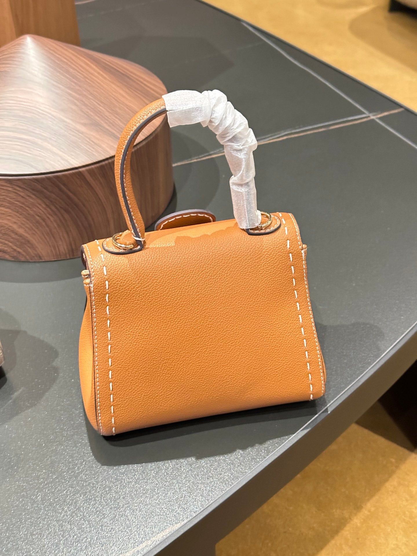 LV-BAG1072