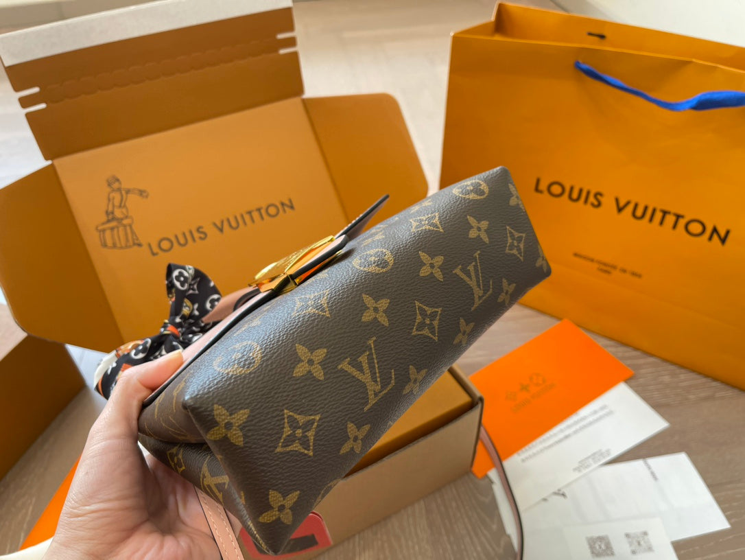 LV-BAG903