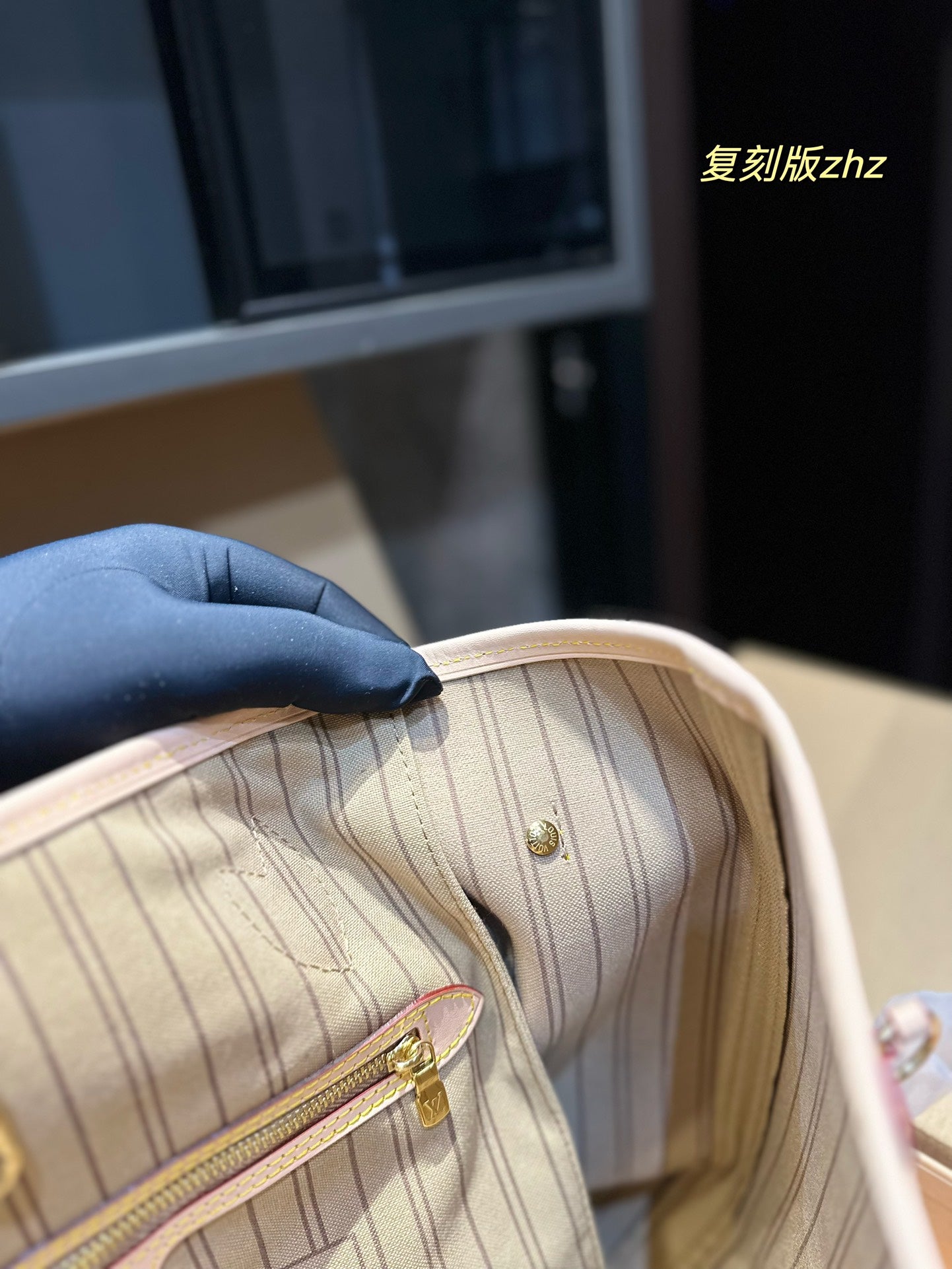 LV-BAG1081