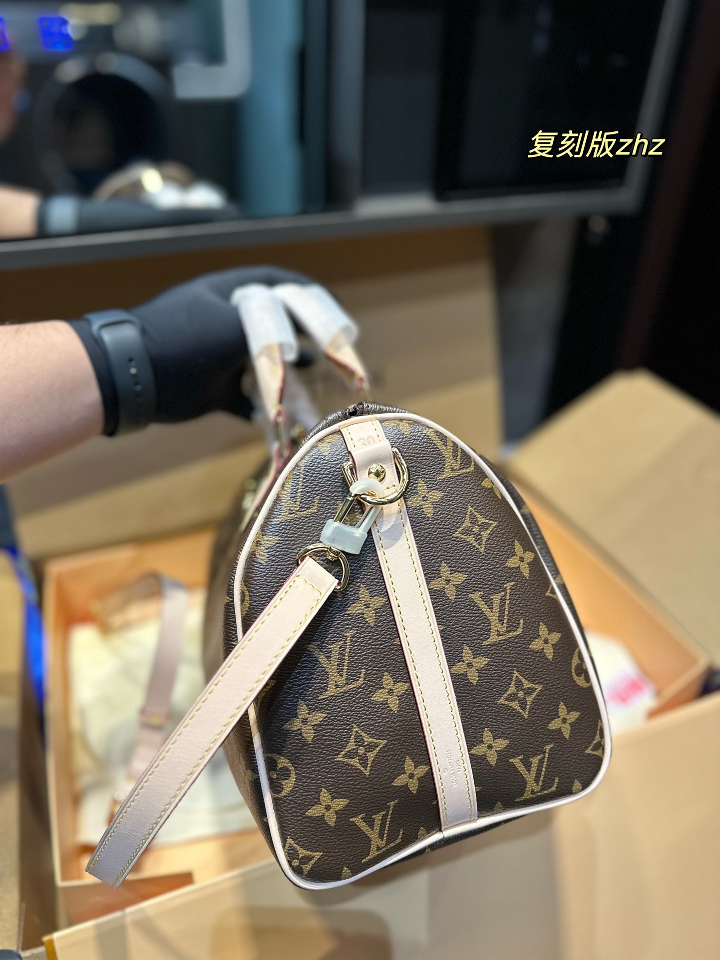 LV-BAG1073