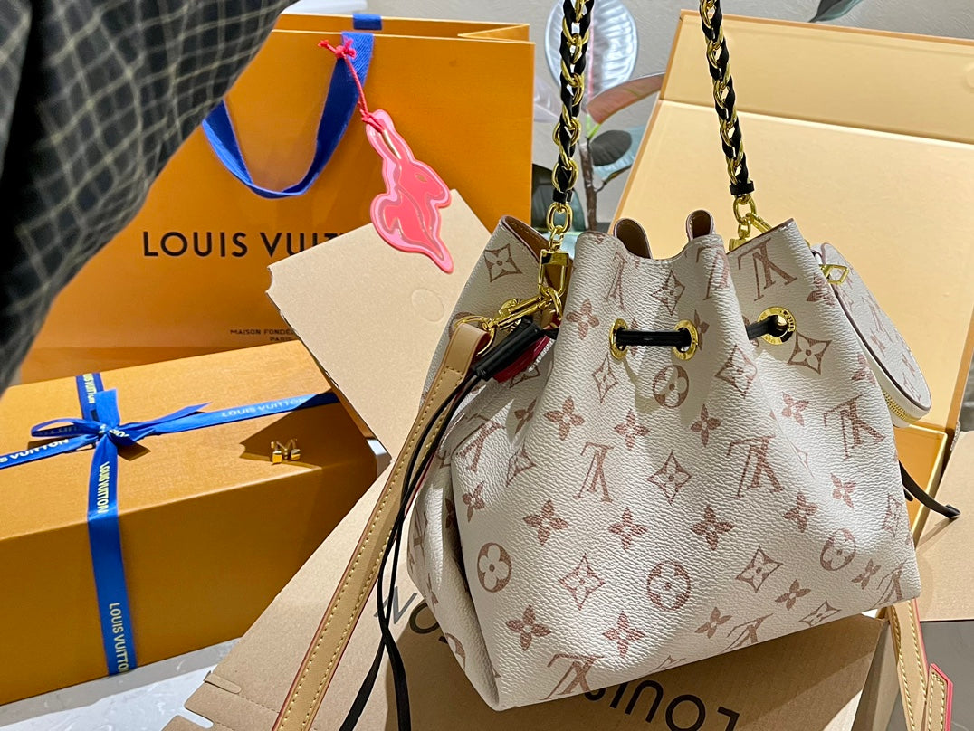 LV-BAG813