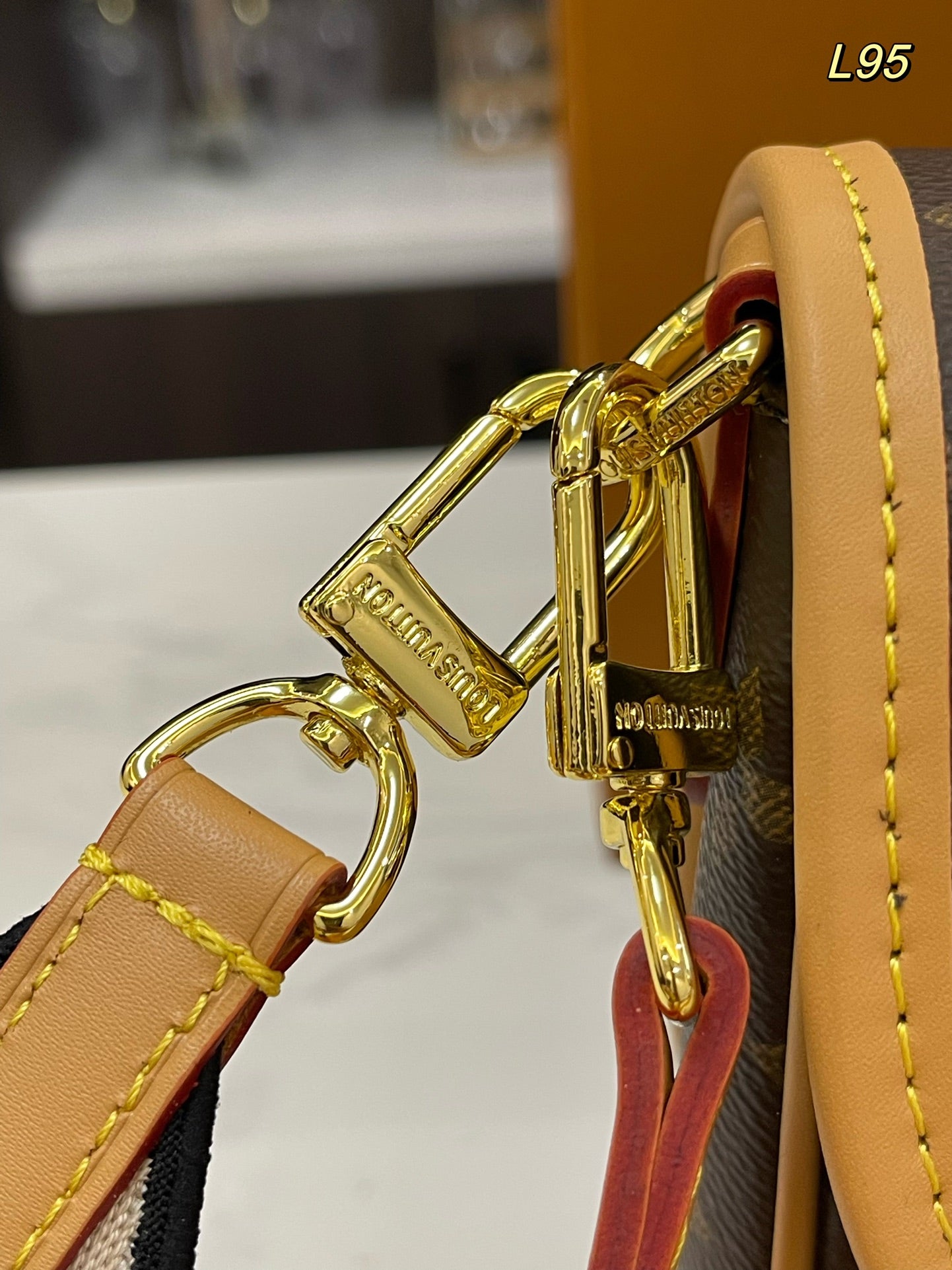 LV-BAG913