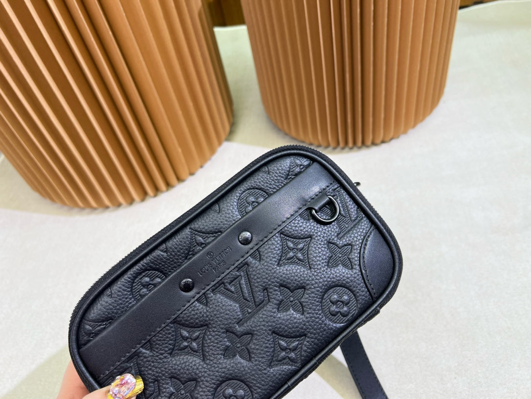 LV-BAG1049