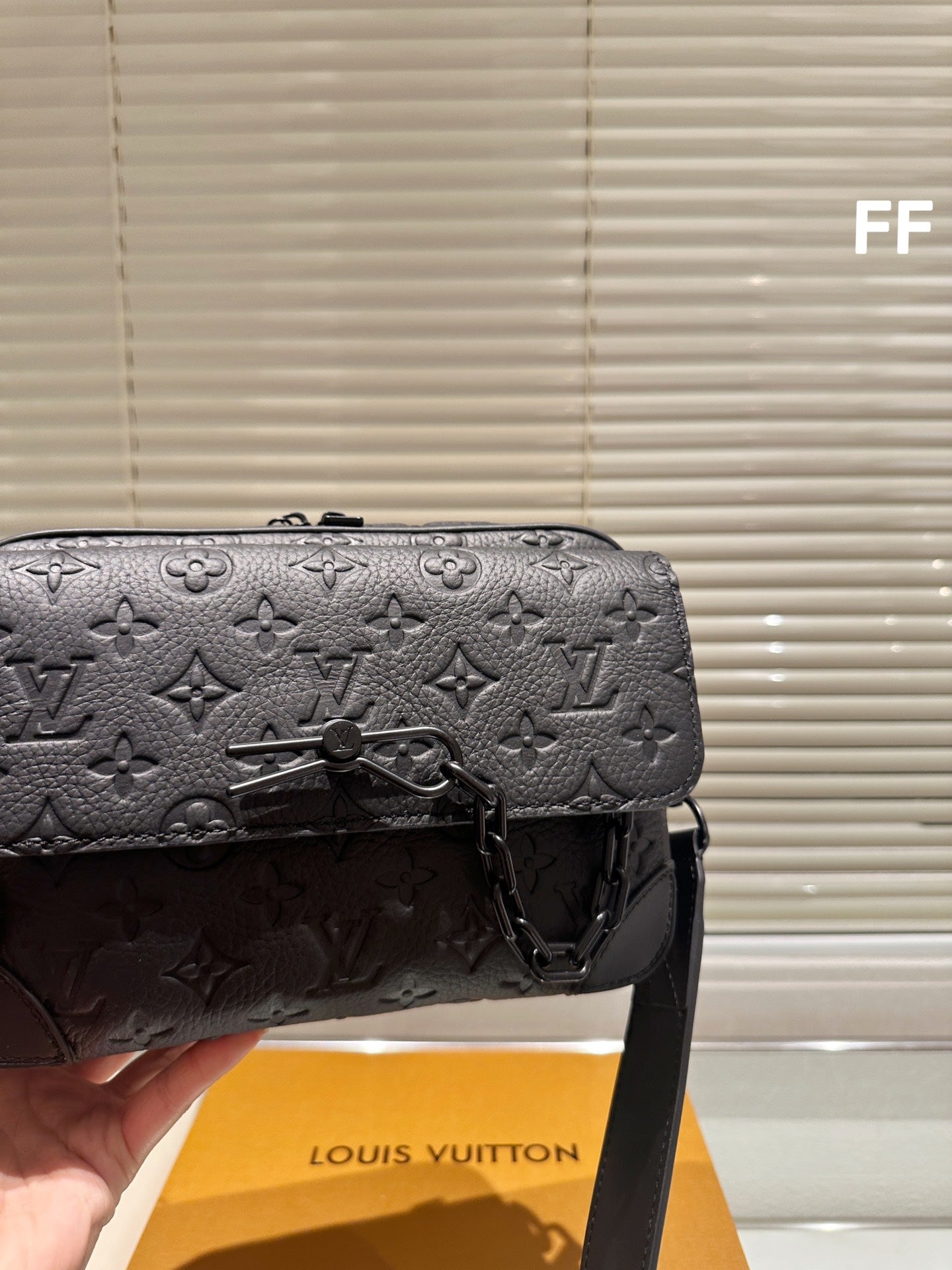 LV-BAG1059