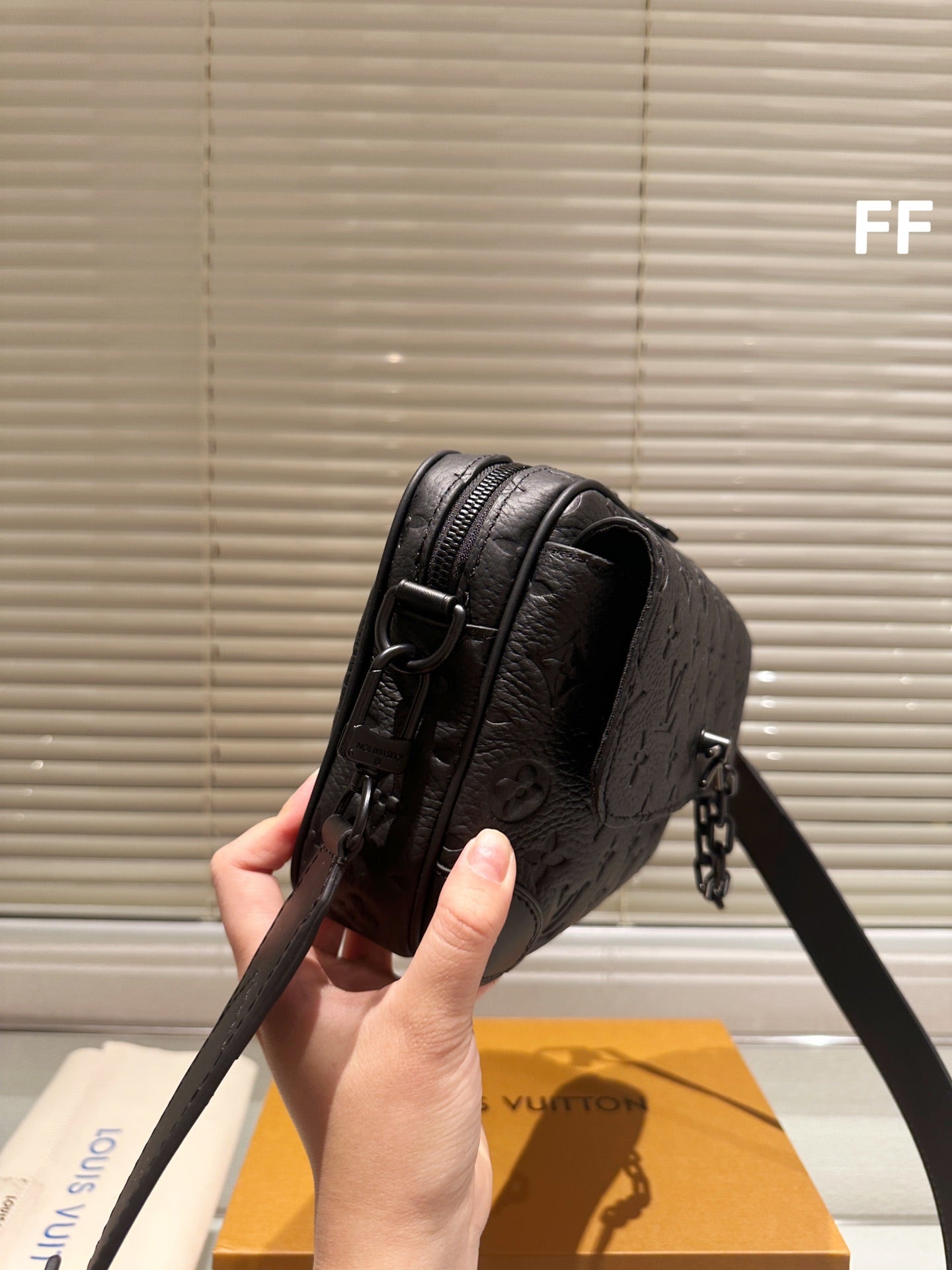 LV-BAG1059