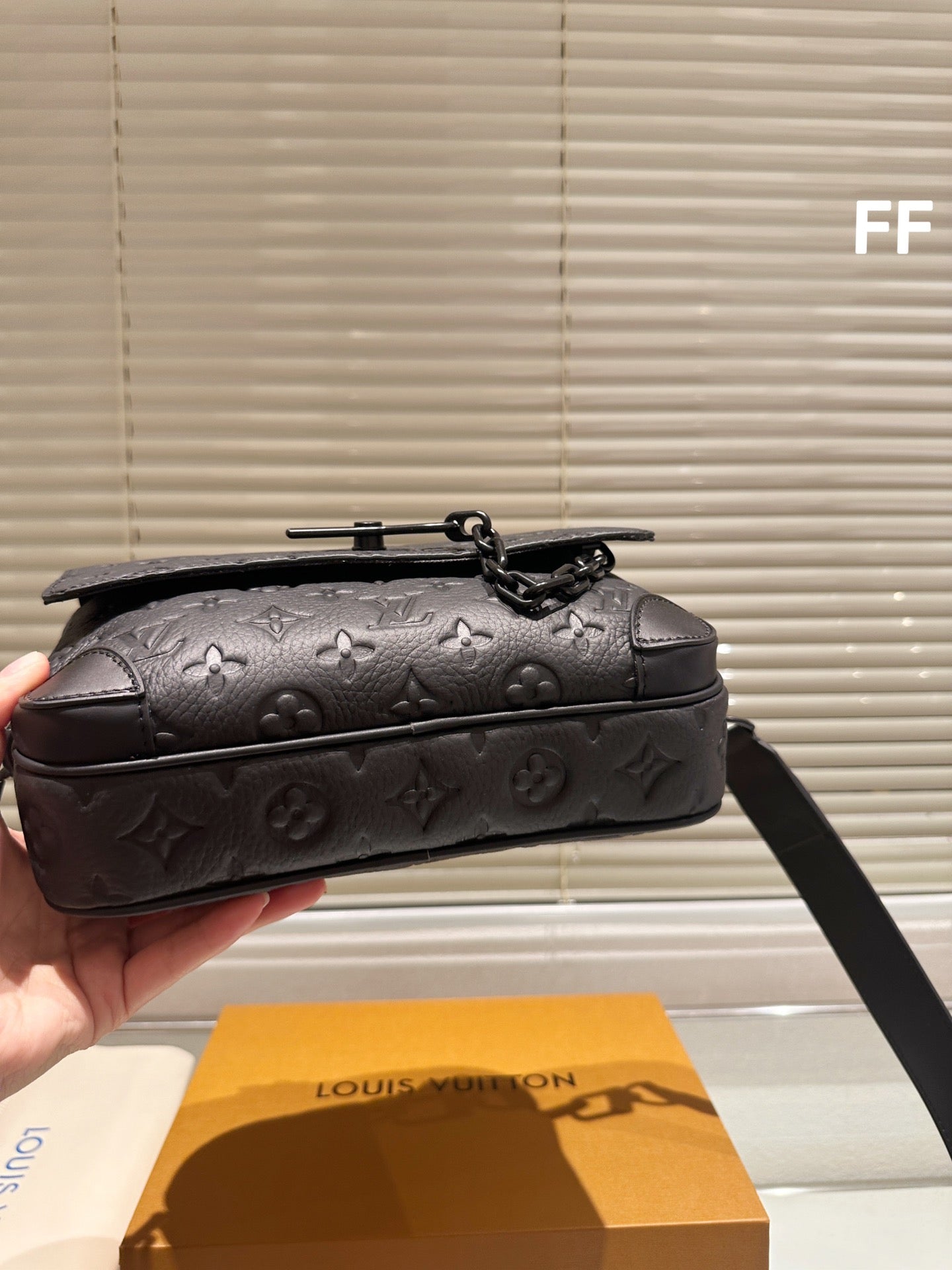 LV-BAG1059