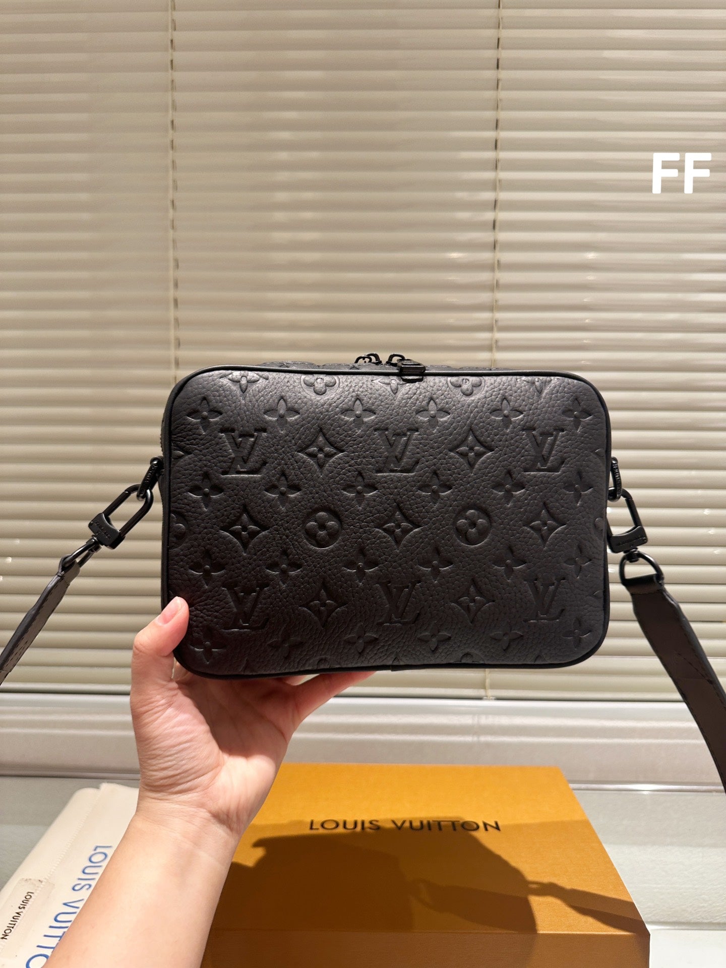LV-BAG1059