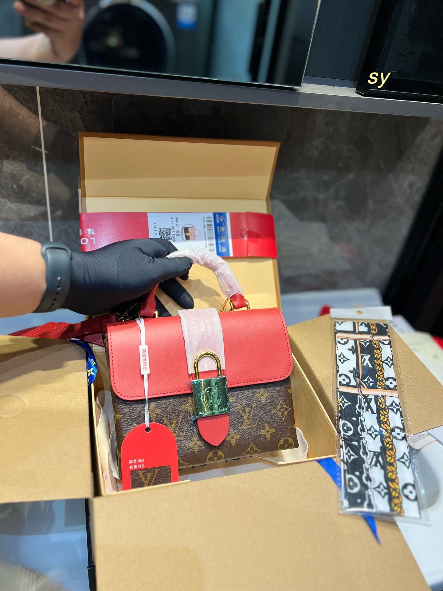 LV-BAG909