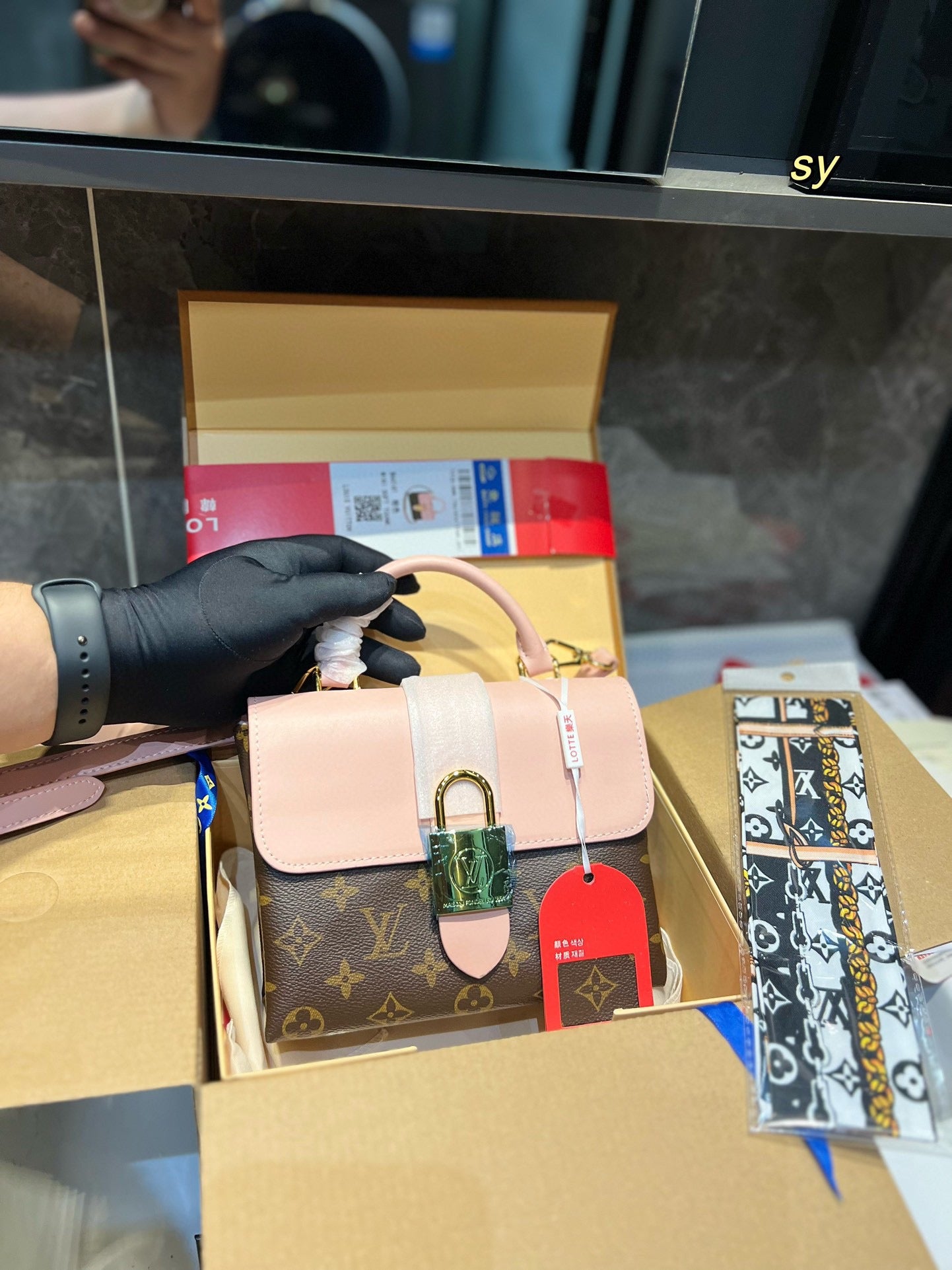 LV-BAG909