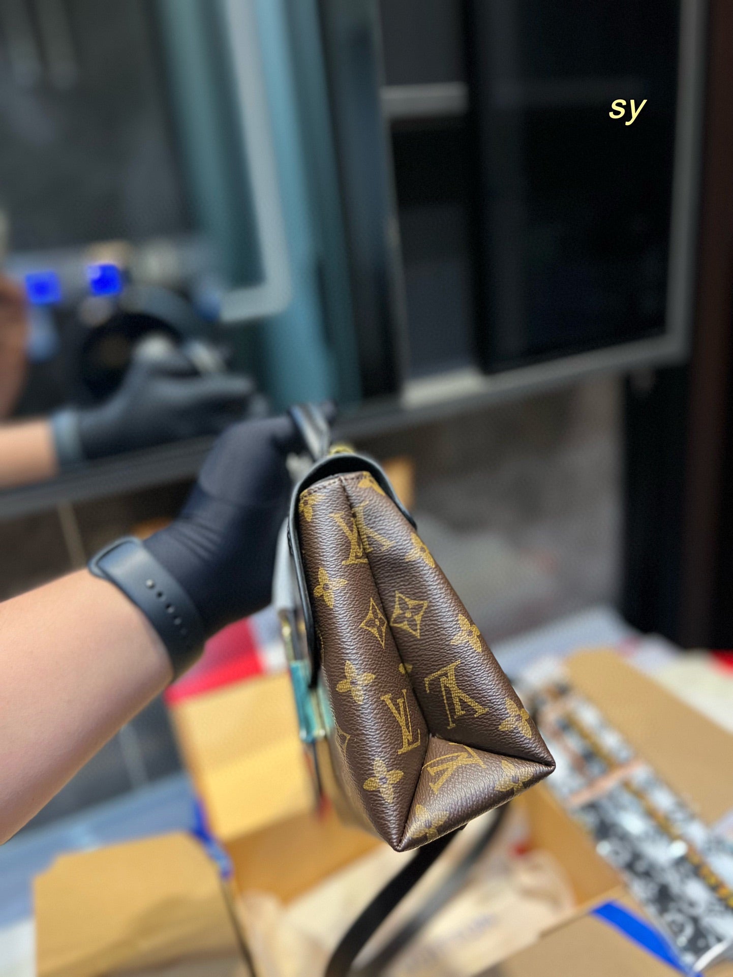 LV-BAG923