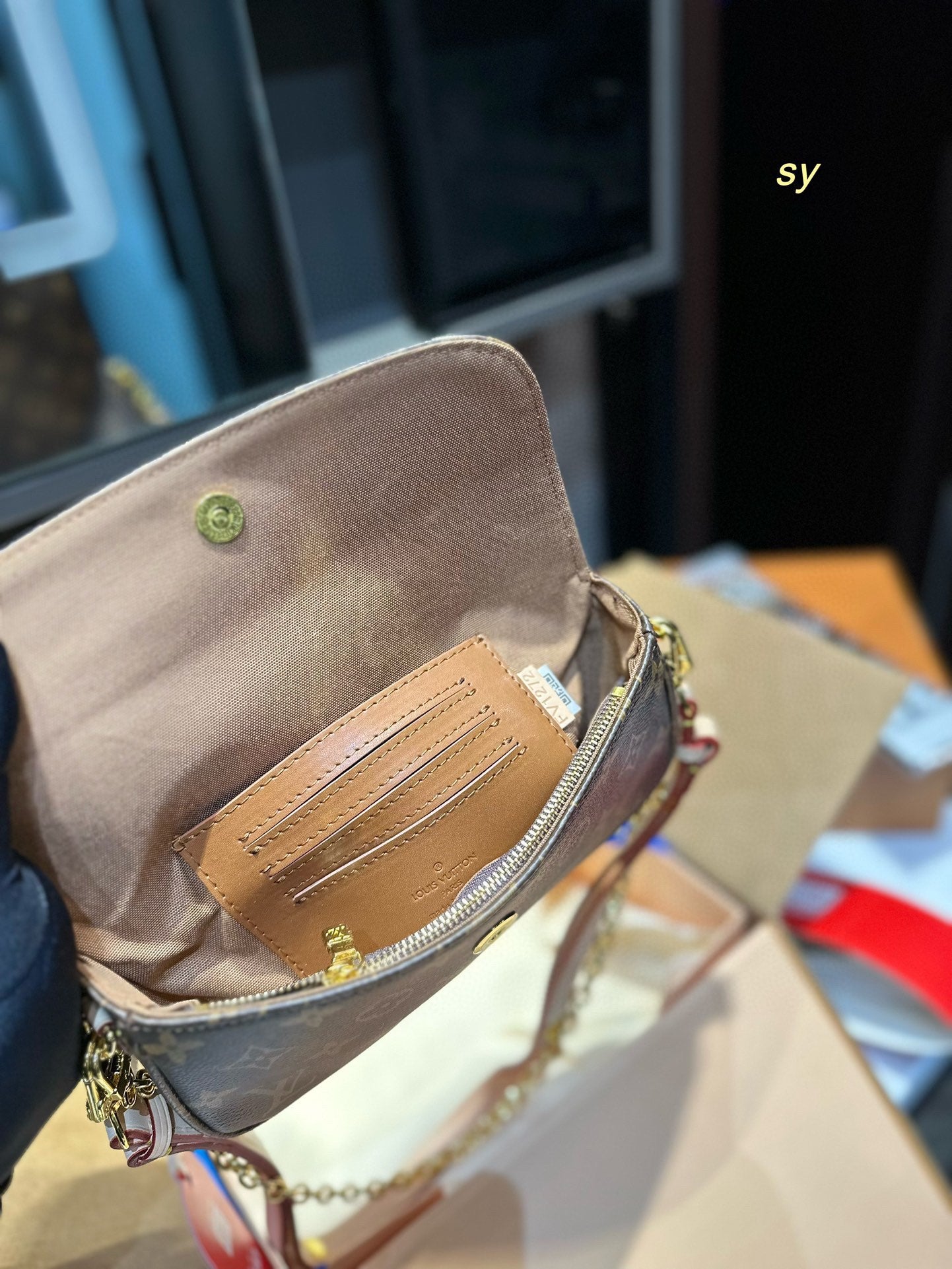 LV-BAG889