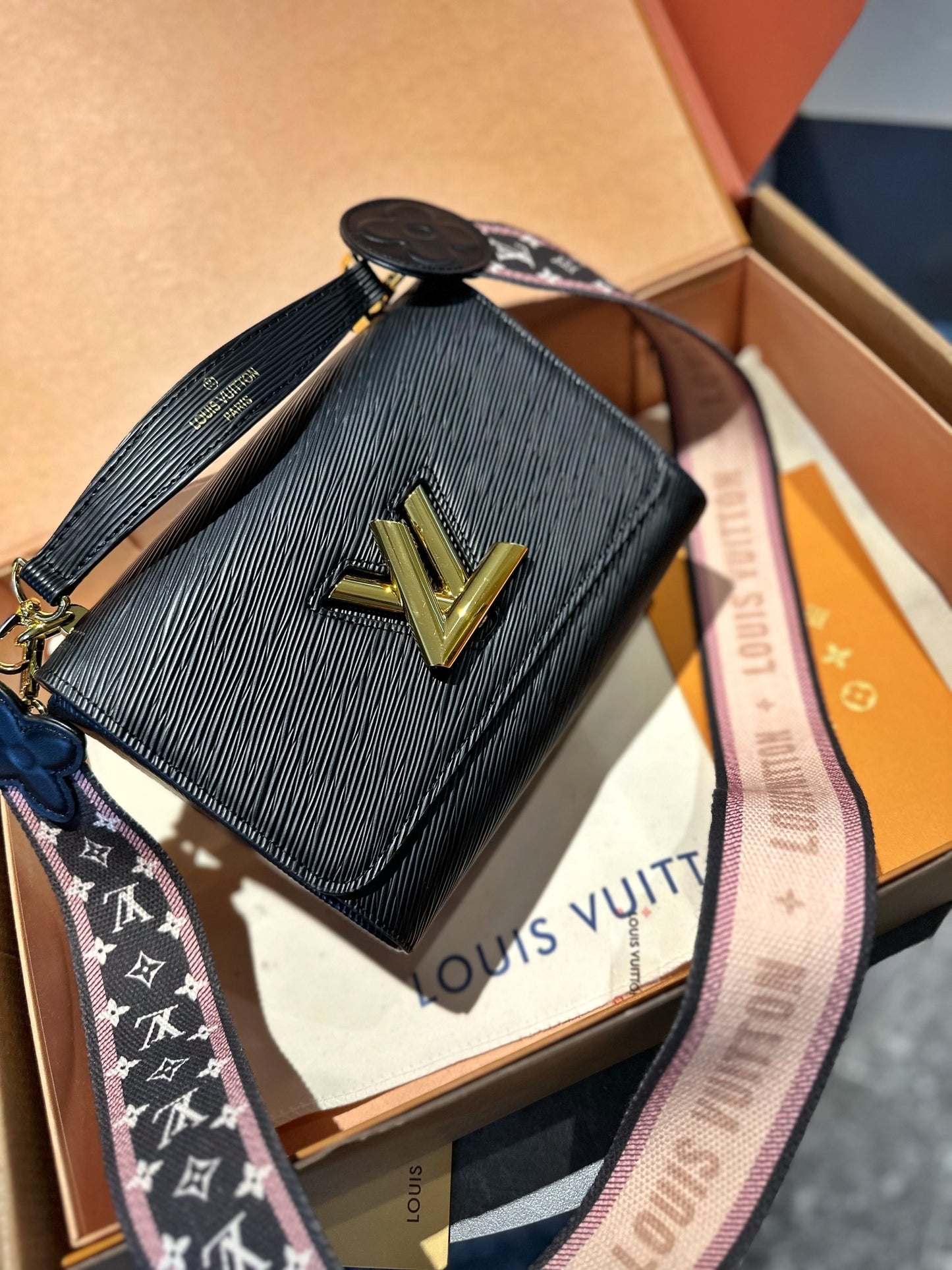 LV-BAG870