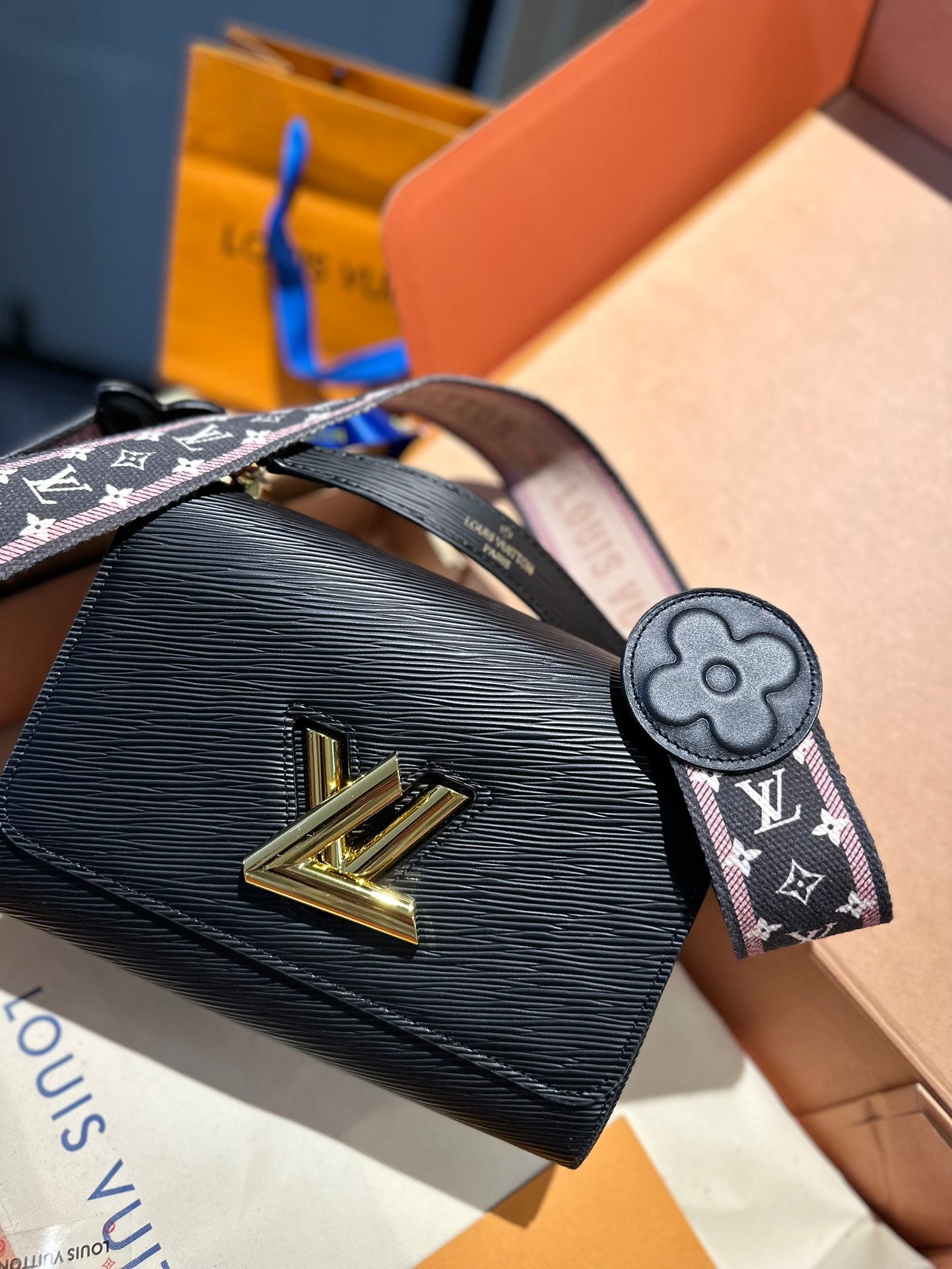 LV-BAG870