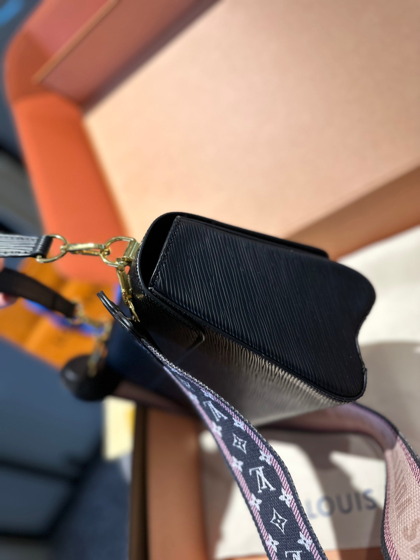 LV-BAG870