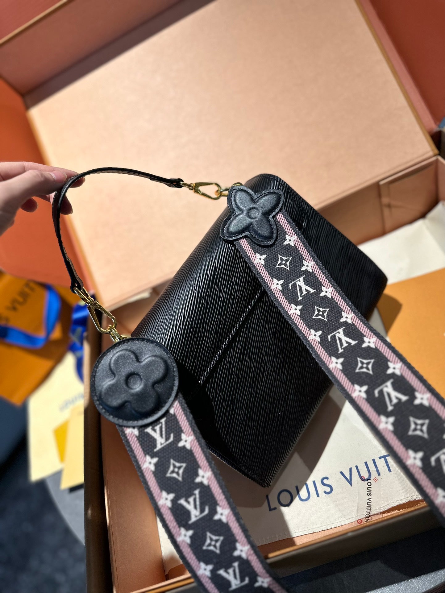 LV-BAG870